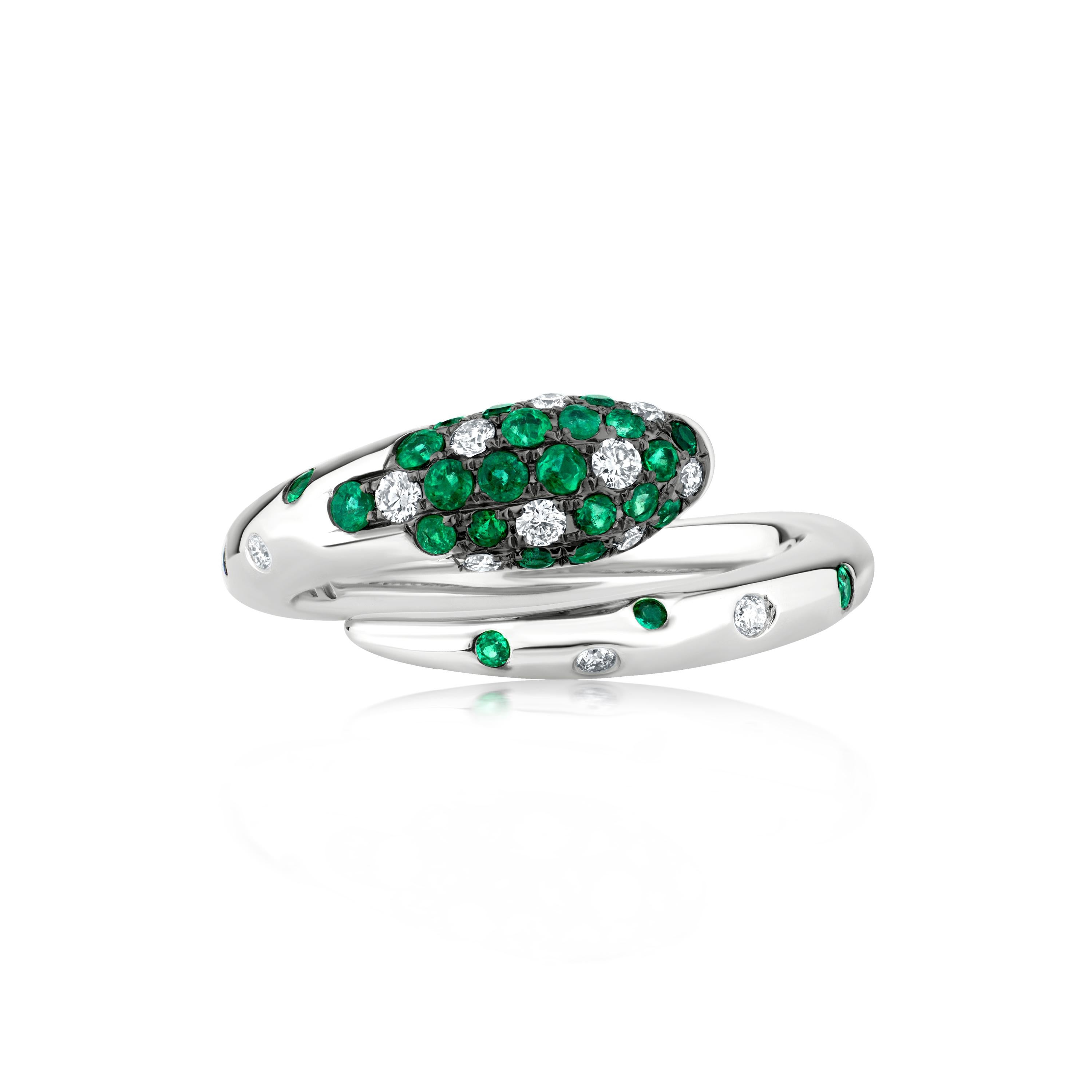 Brilliant Cut Luxle 0.50 Cttw Natural Emerald/VS Diamond Serpent Ring in 18k White Gold Size 7 For Sale