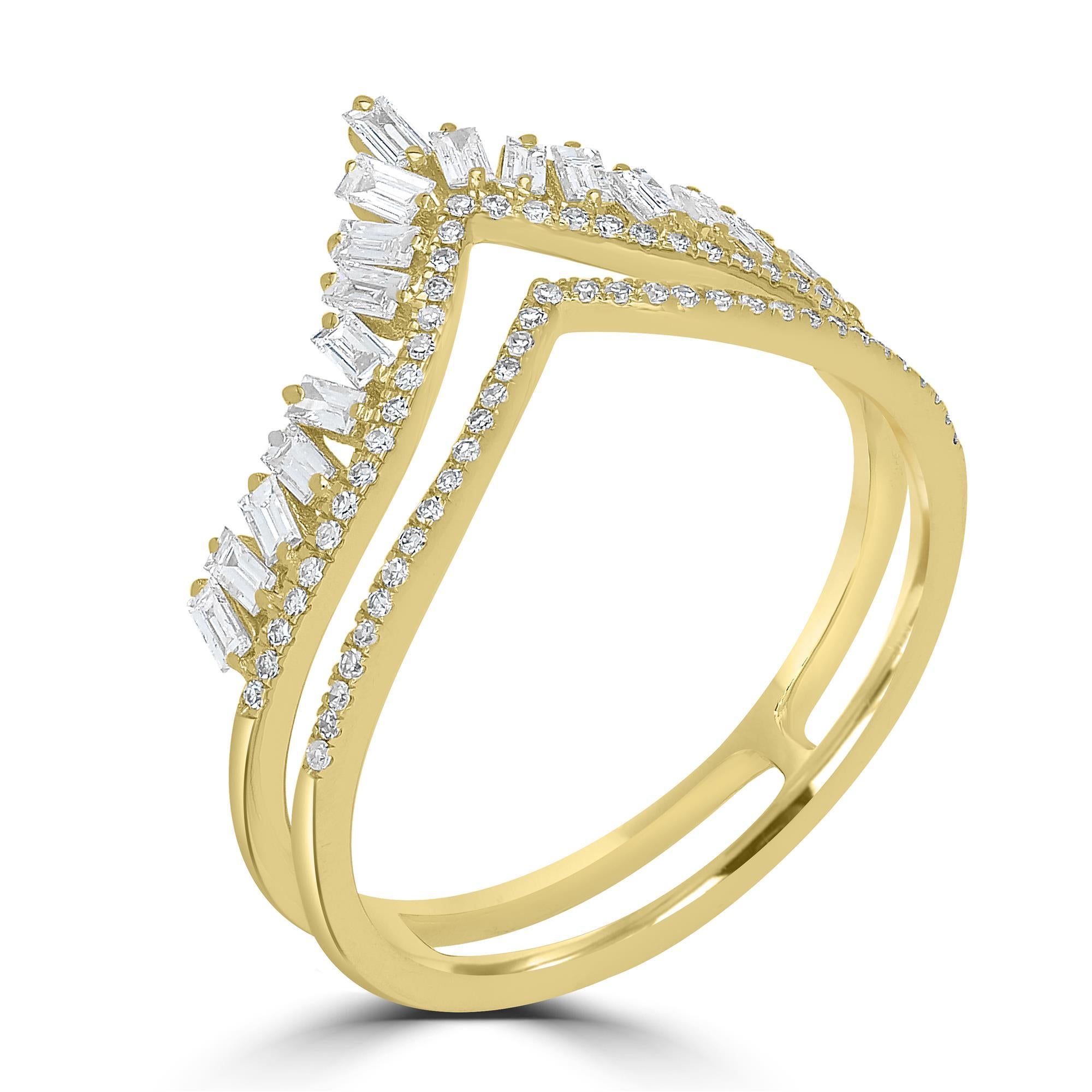 Setzen Sie mit diesem Chevron-Diamantring ein markantes Zeichen. Dieser atemberaubende Ring aus 14 Karat Gelbgold besticht durch sein chevronförmiges Design, das mit funkelnden Diamanten im Baguetteschliff verziert ist, und ist ein fesselnder