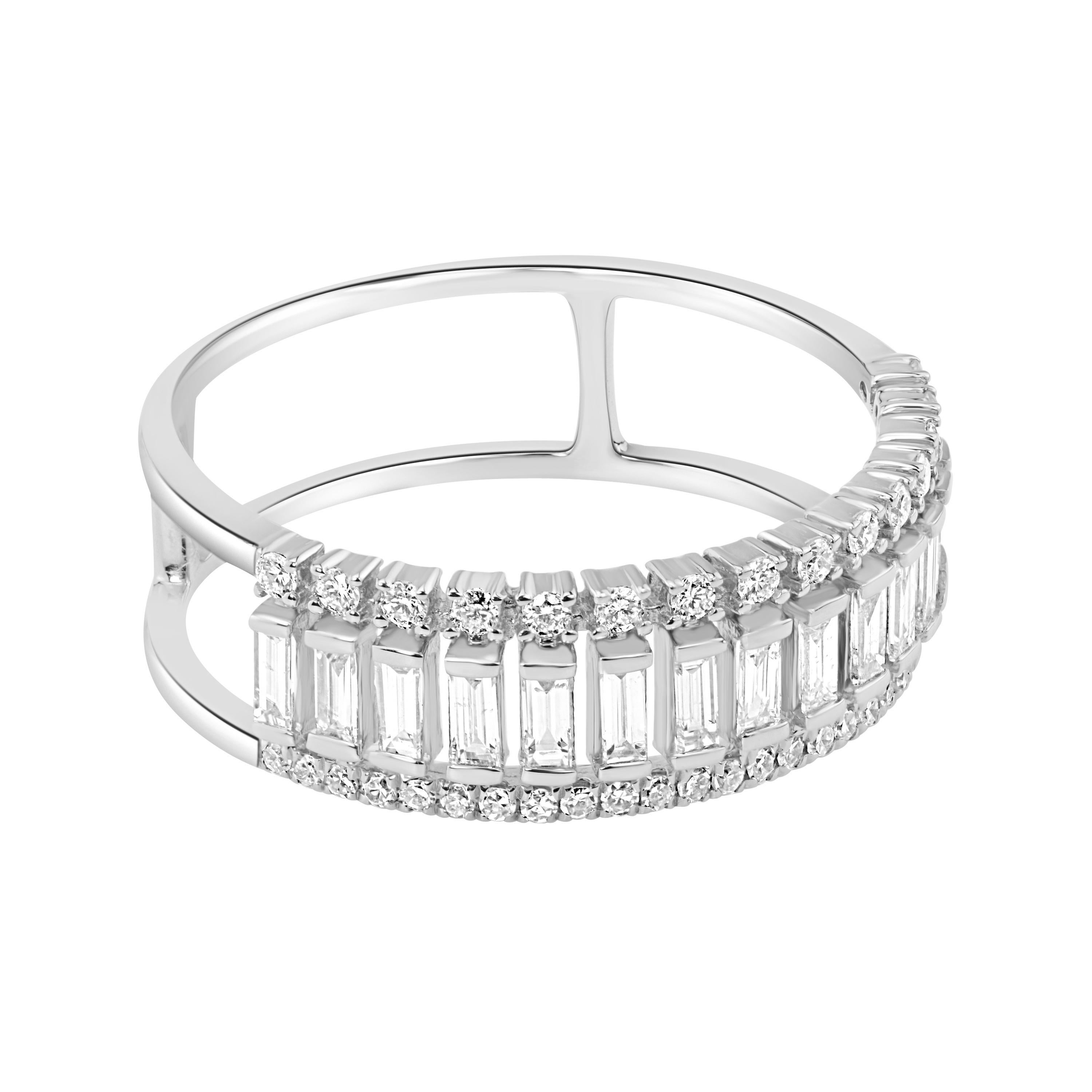 Luxle 0.56cttw Baguette and Round Diamond Band Ring in 18k White Gold In New Condition For Sale In New York, NY