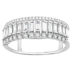 Luxle 0.56 Ct. T.W Bague à anneau en or blanc 18 carats avec diamants baguettes et ronds