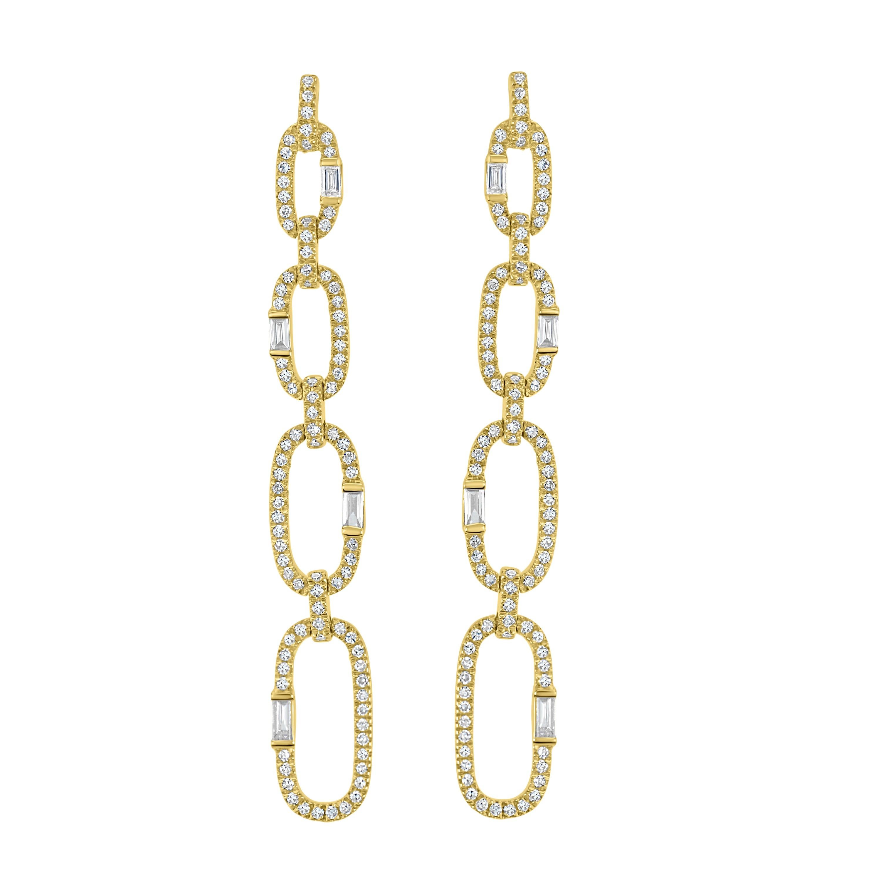 Diese Luxle-Ohrringe sind ein Paar elegante Clip-Glieder aus 18 Karat Gelbgold. Jedes Paar ist mit 184 runden Pflasterdiamanten und 8 Baguette-Diamanten verziert. Sie haben goldene Stifte und Kupplungsböden.

Bitte folgen Sie der Luxury Jewels