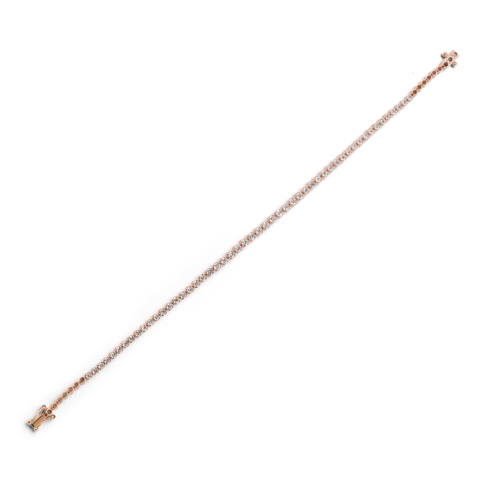 Dieses schöne Tennisarmband wird von Luxle aus 18K Rose Gold hergestellt. Eine schöne Reihe kleiner, zarter Diamanten ist angeordnet. Die Diamanten sind GH in Farbe und SI1 in Reinheit. Das Armband ist außerdem mit einem Kastenschloss versehen.