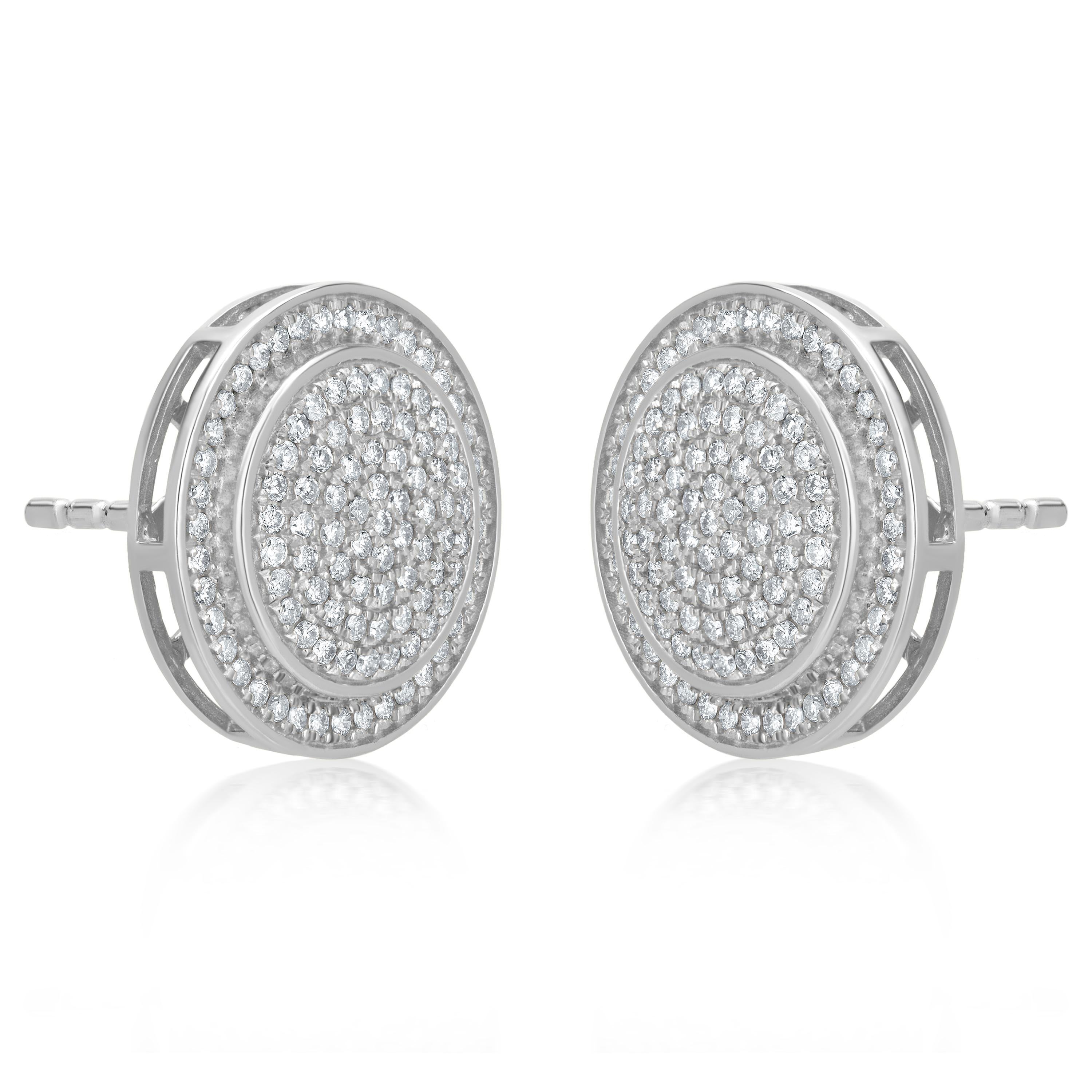 Illuminez votre look avec ces boucles d'oreilles de style mosaïque de Luxle. Dans un magnifique motif circulaire, des cercles co-centriques de diamants ronds pleine taille de 0,62 ct. t.w. sont montés sur de l'or blanc 18k pour créer ce design