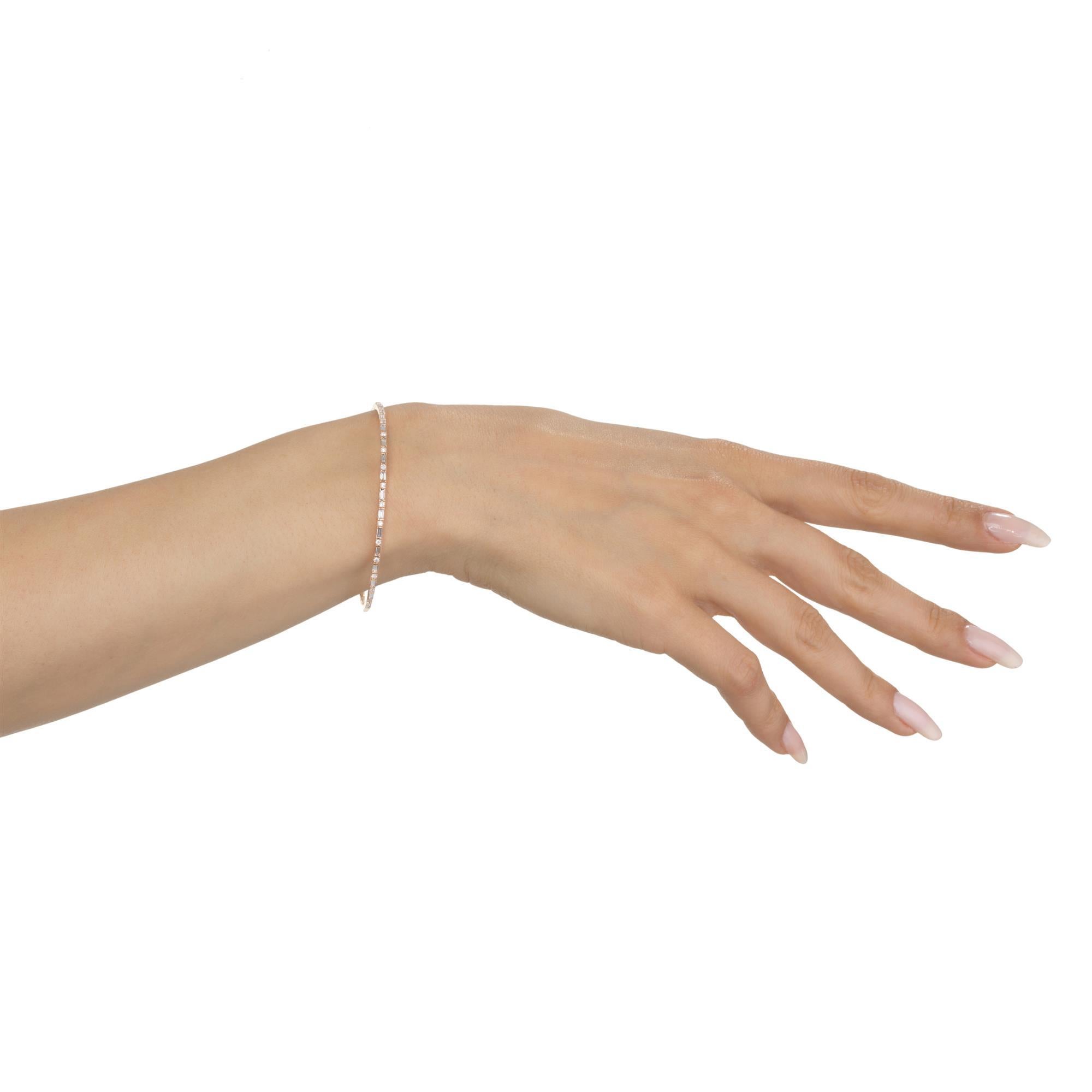 Luxle Halfway 0.75 Cttw. Diamant-Armreif aus 18 Karat Roségold mit Magnetic-Verschluss (Baguetteschliff)