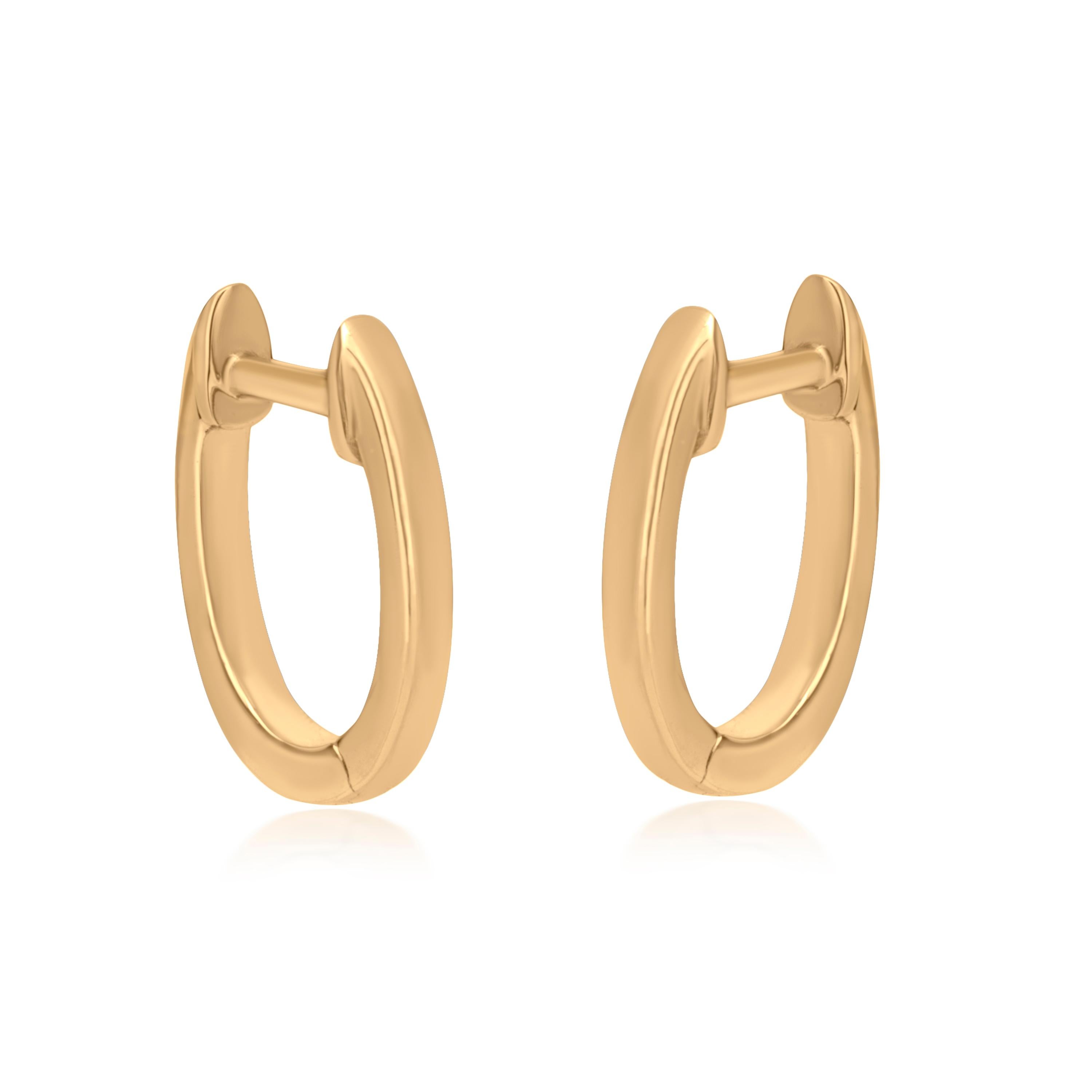 Taille ronde Luxle Clous d'oreilles Huggie en or jaune 18 carats avec diamants naturels 1/8e carat en vente