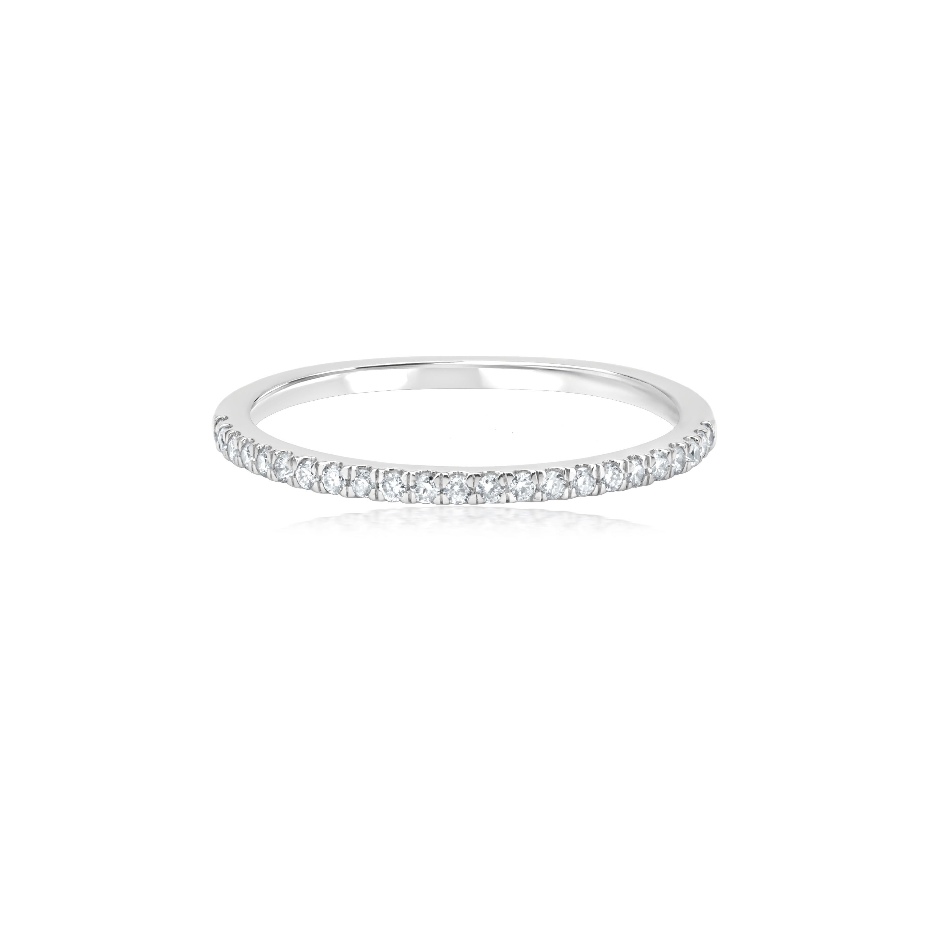 Contemporaneo Luxle 1/5th Cttw Natural Diamond Band Ring in 18k White Gold, Size 7 in vendita