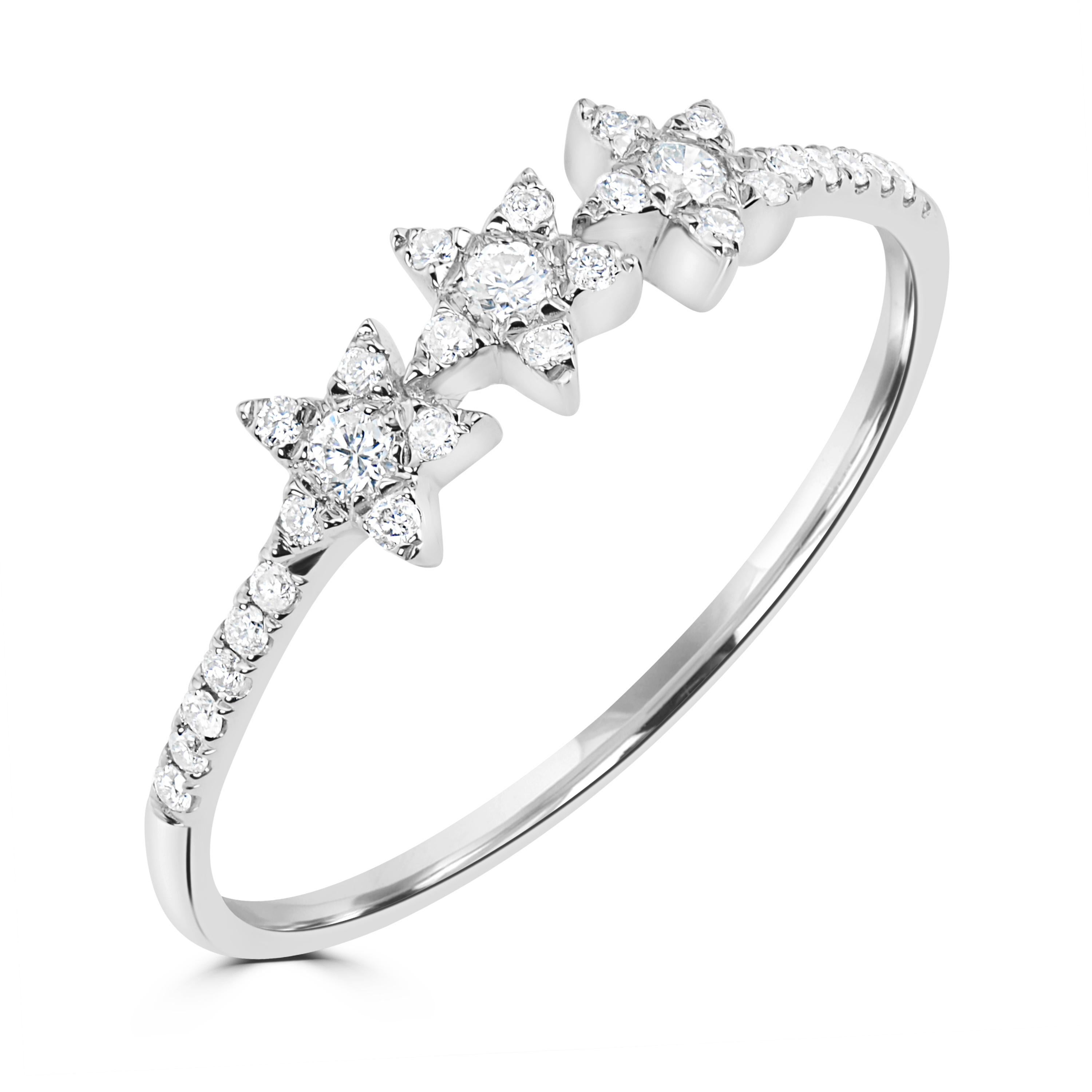 Esprimi un desiderio con questo luminoso anello Luxle in oro bianco 18 carati con un trio di stelle impreziosite da diamanti rotondi incastonati, abbinalo al tuo abito preferito per essere impeccabile.

Segui la vetrina di Luxury Jewels per vedere