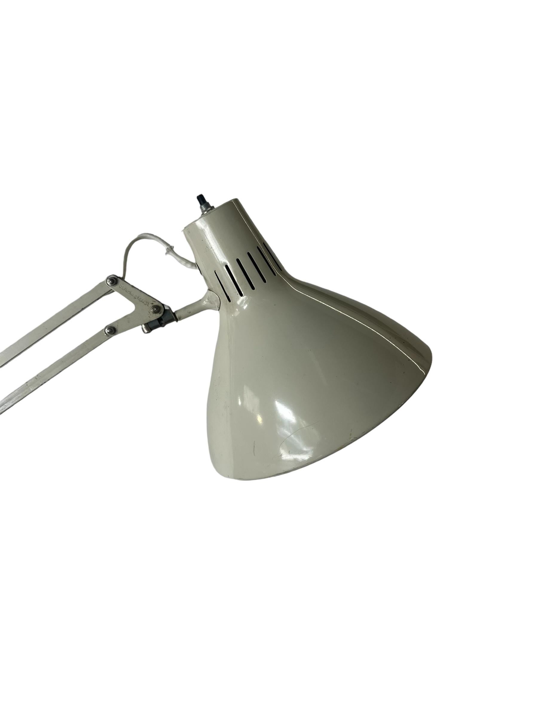 Luxo Pivoting Adjustable Architect’s Drafting Desk Lamp In Good Condition In Brooklyn, NY