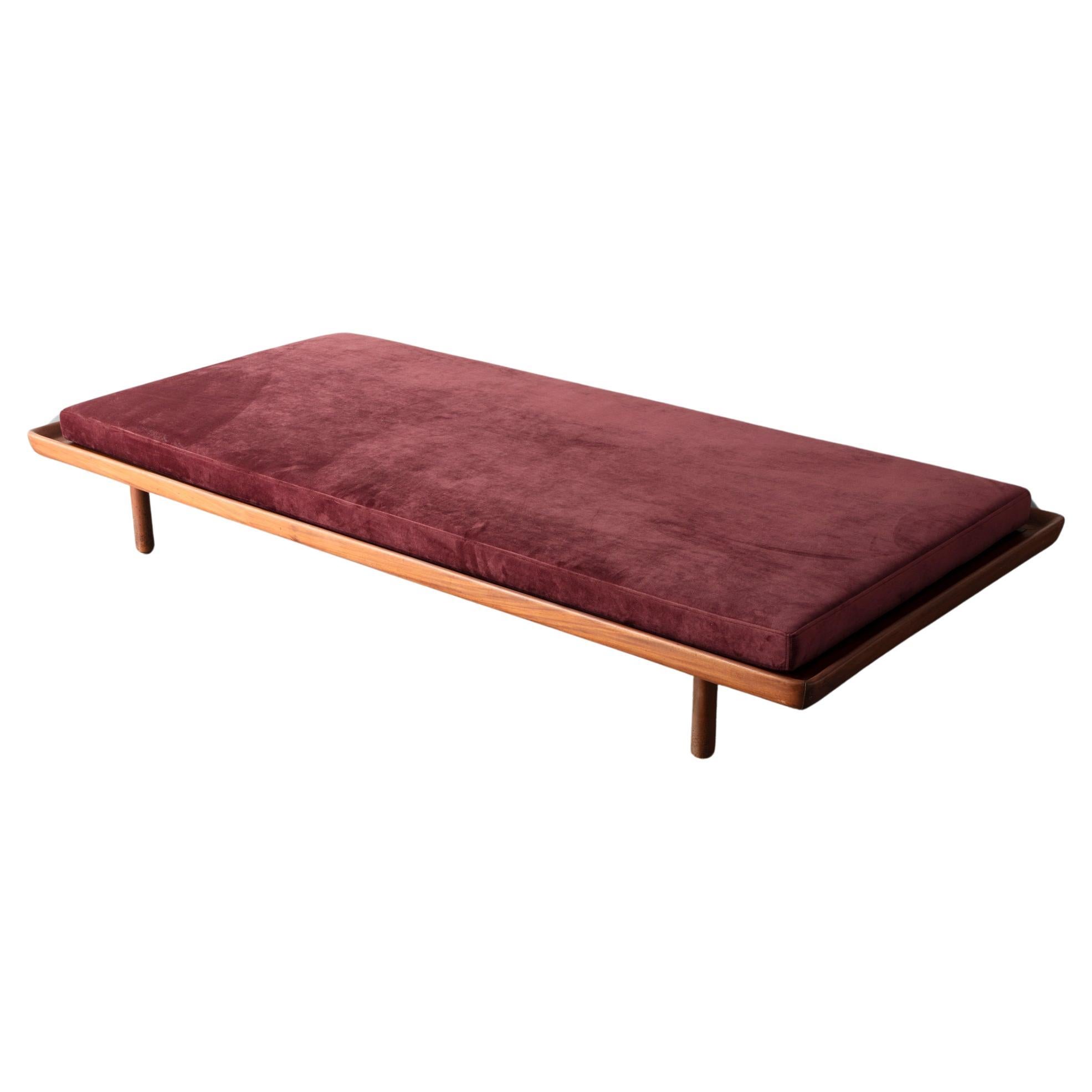 "Luxor" Daybed by Sérgio Rodrigues For Sale