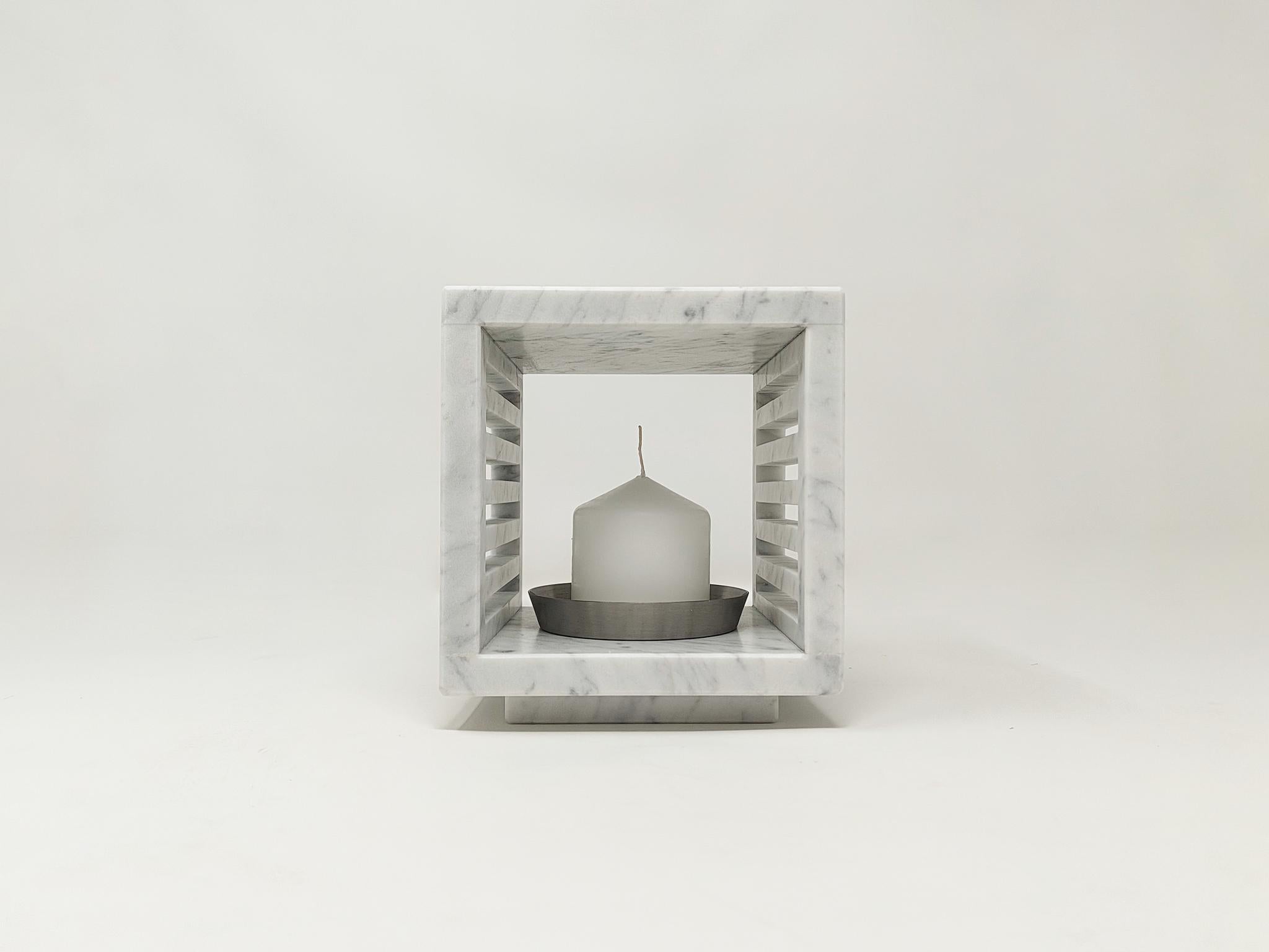 Luxor - Designed by Bruna Rapisarda.
Dettagli preziosi che illuminano con discrezione. 

La lanterna Luxor nasce per evocare atmosfere suggestive, reinterpretando la tradizione in chiave contemporanea.
Realizzata in marmo di Carrara, questa lanterna