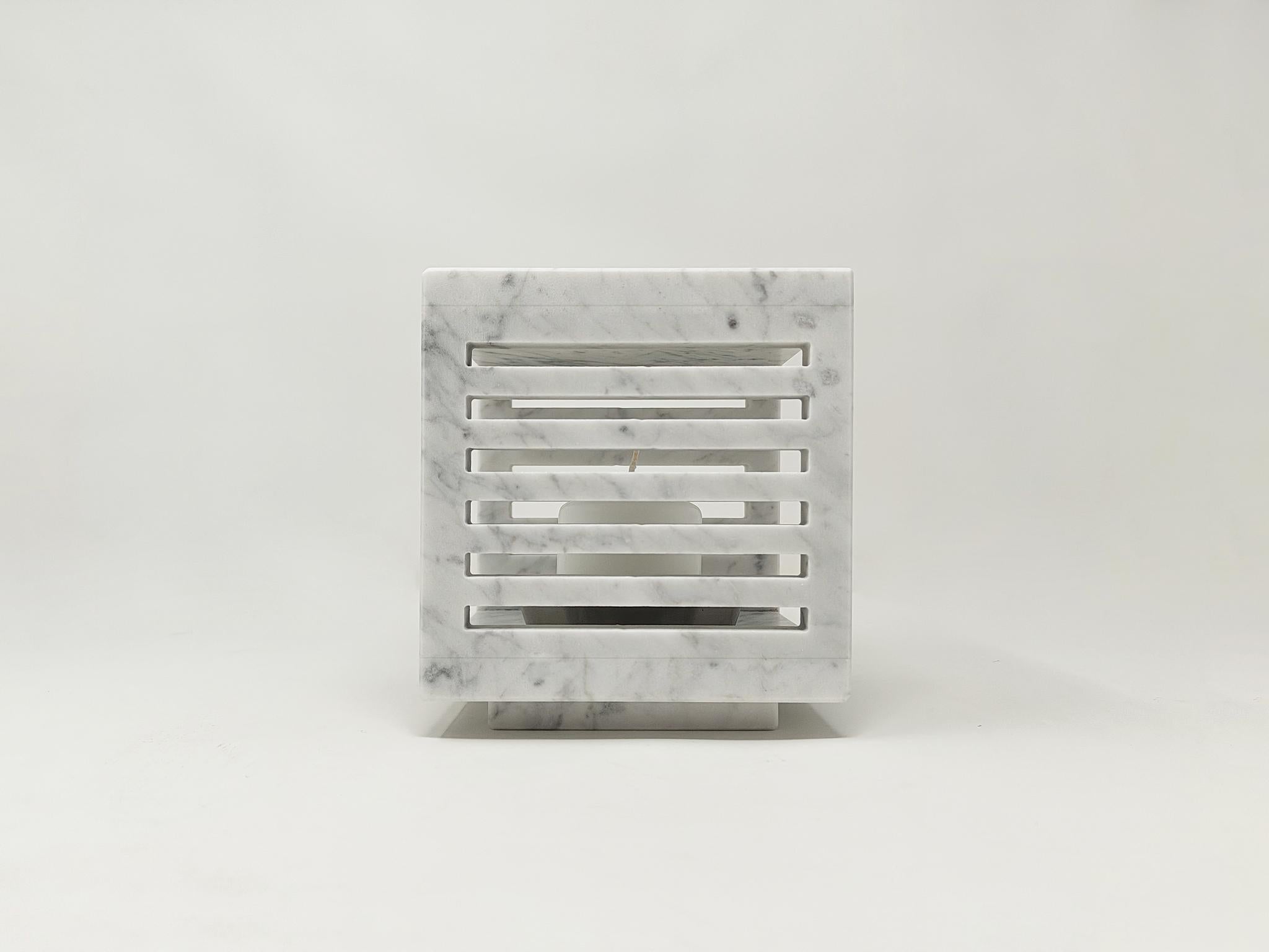 Moderno Luxor – Lanterna a Candela Contemporanea in Marmo di Carrara -  (Small Size) in vendita