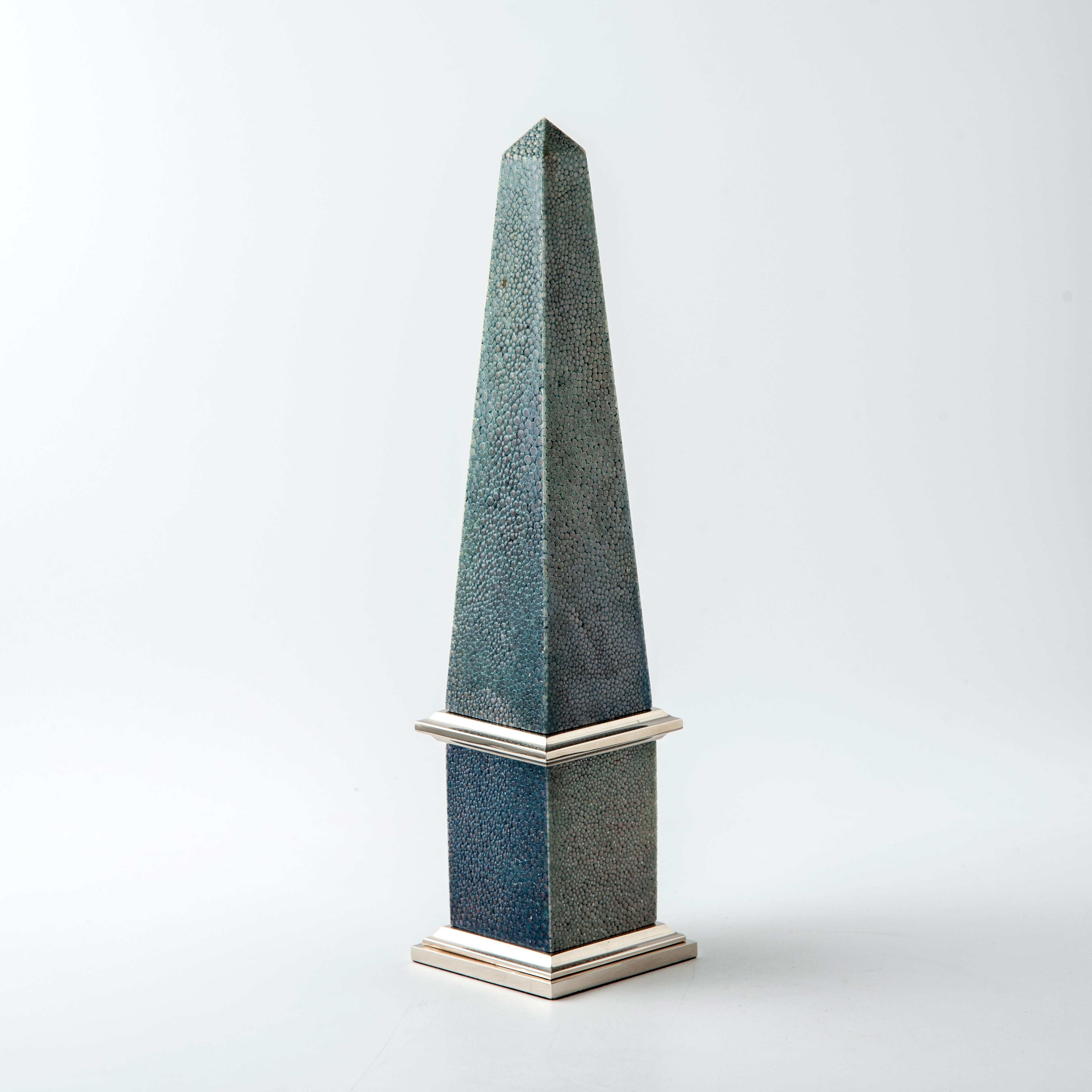 LUXOR Reloj obelisco  en cuero shagreen -  Diseño inspirado en el Antiguo Egipto Moderno en venta