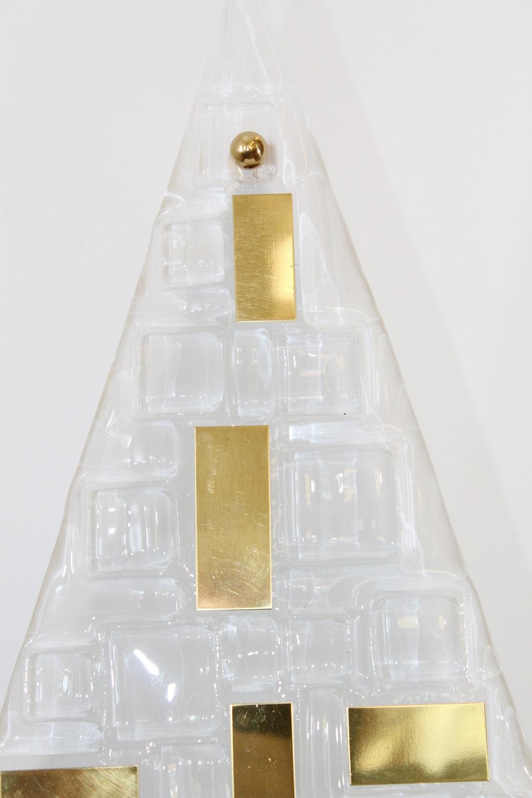 Limited edition Italian modern wall light with frosted triangular textured Murano glass decorated with brass details, mounted on polished brass metal finish frame / Exclusively designed by Gianluca Fontana for Fabio Ltd / Made in Italy
2 lights /