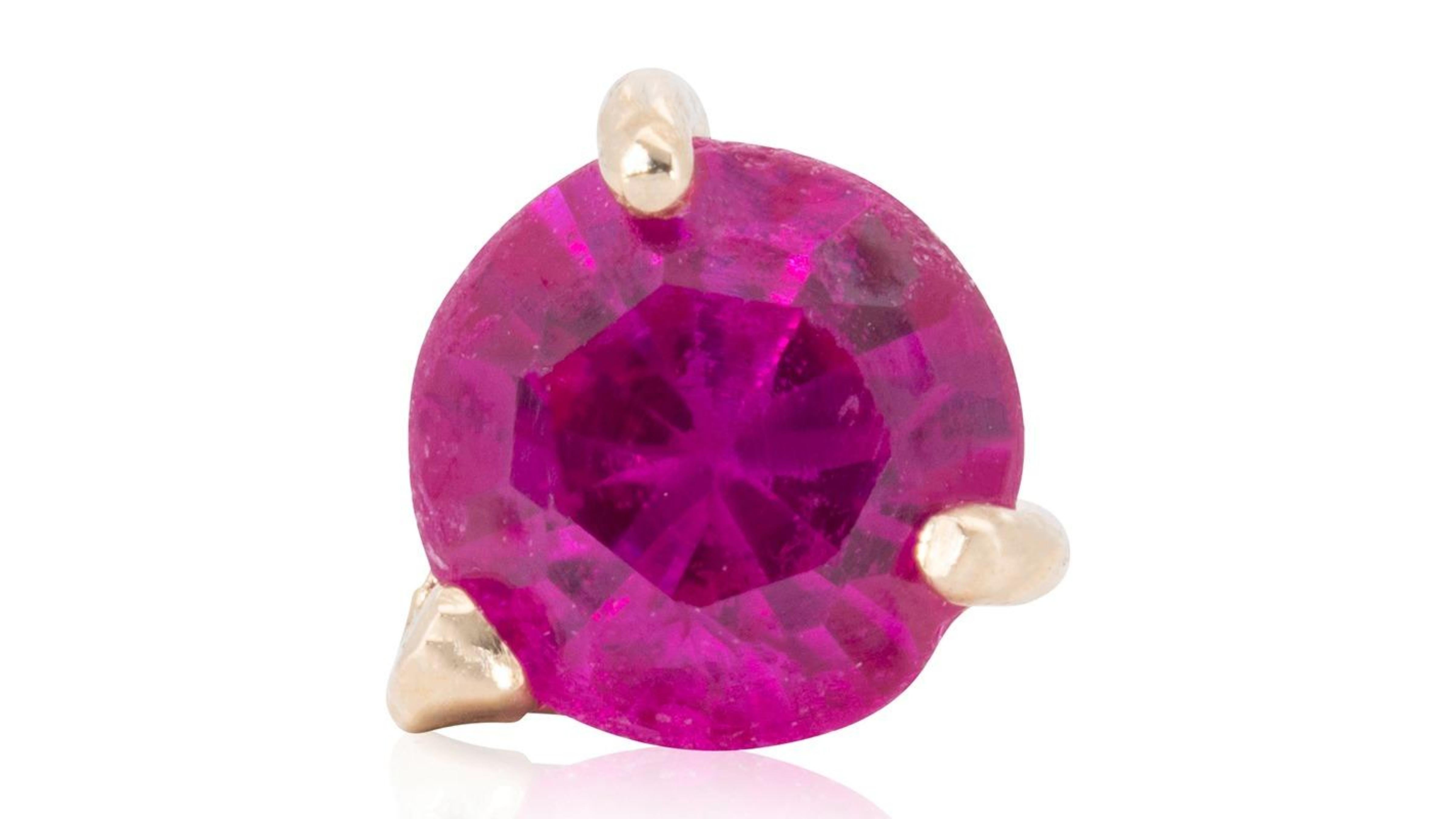  Dettagli del prodotto: 
Metallo: oro giallo 14k 
Pietra principale: 
1 pezzo 0,03tcw Rubino naturale rotondo, 
colore: n/a, 
chiarezza: n/a, 
grado di taglio: n/a 

Peso totale dei carati:  0,03 tcw 
dimensioni: 3,30 x 9,50 mm

SKU: