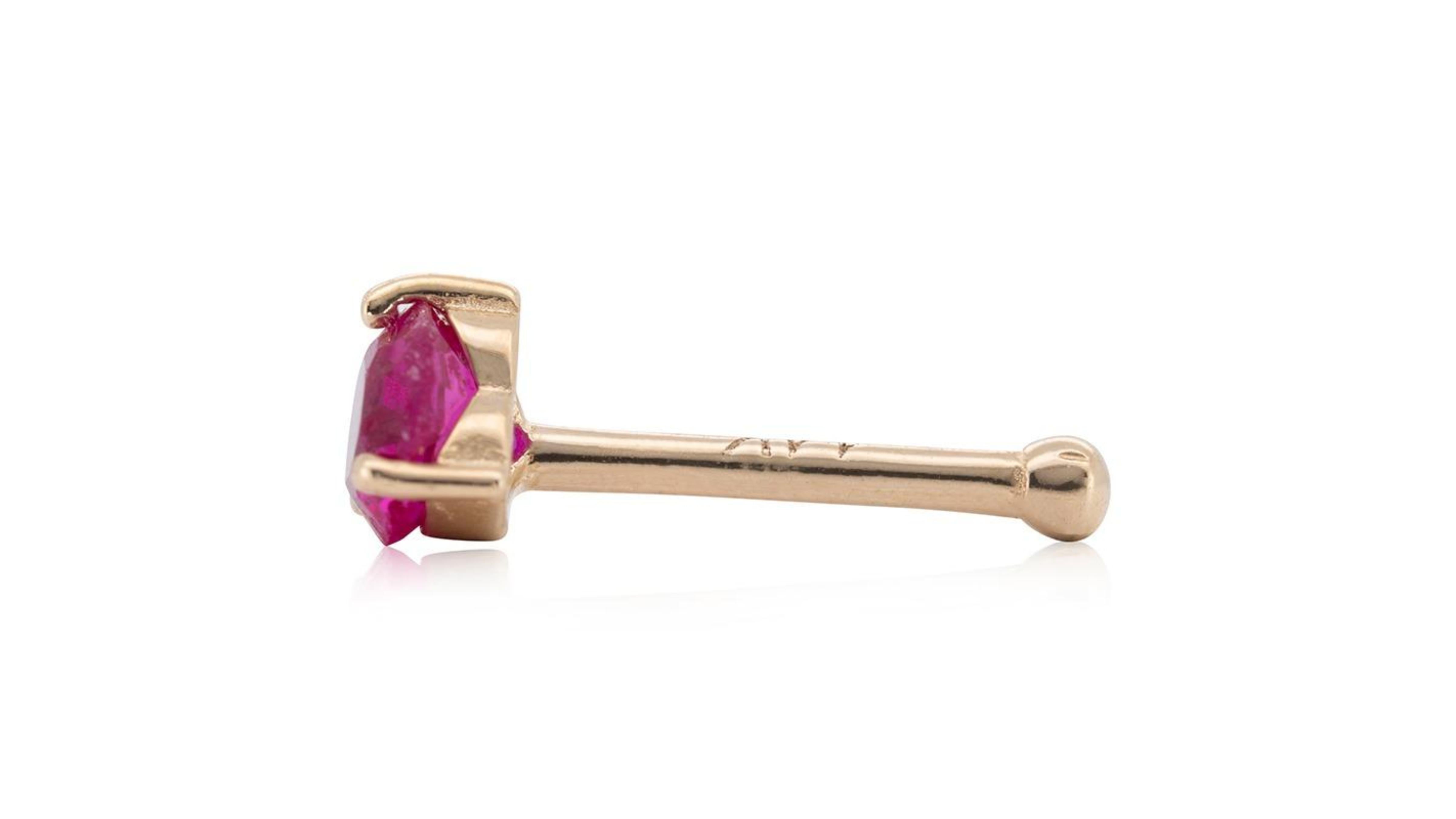 Lussuoso 0,03 ct. Piercing al naso rotondo con rubino in vendita 1