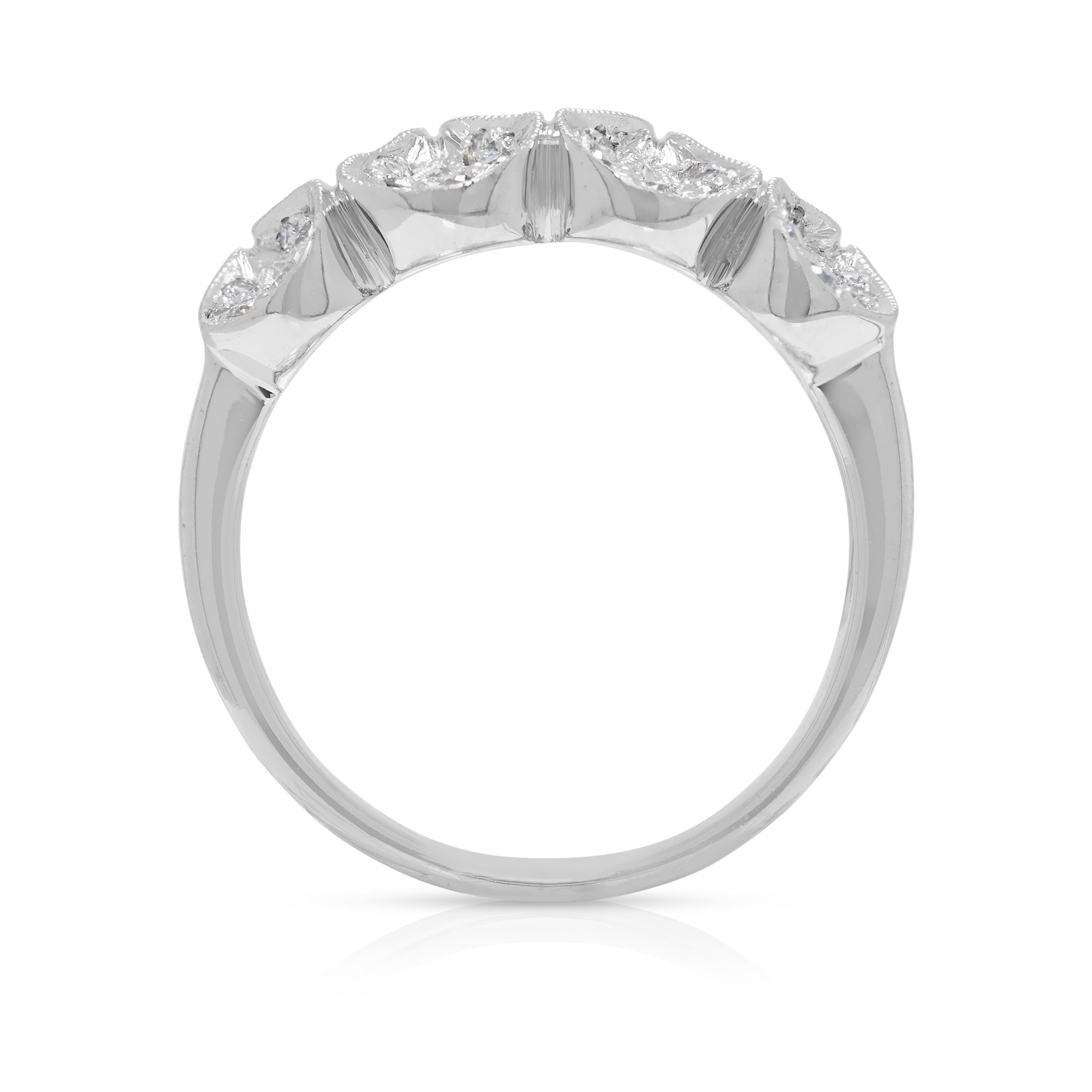 Luxurious 0.19ct Natural Diamond Filigree Design Ring in 18K White Gold For Sale 2