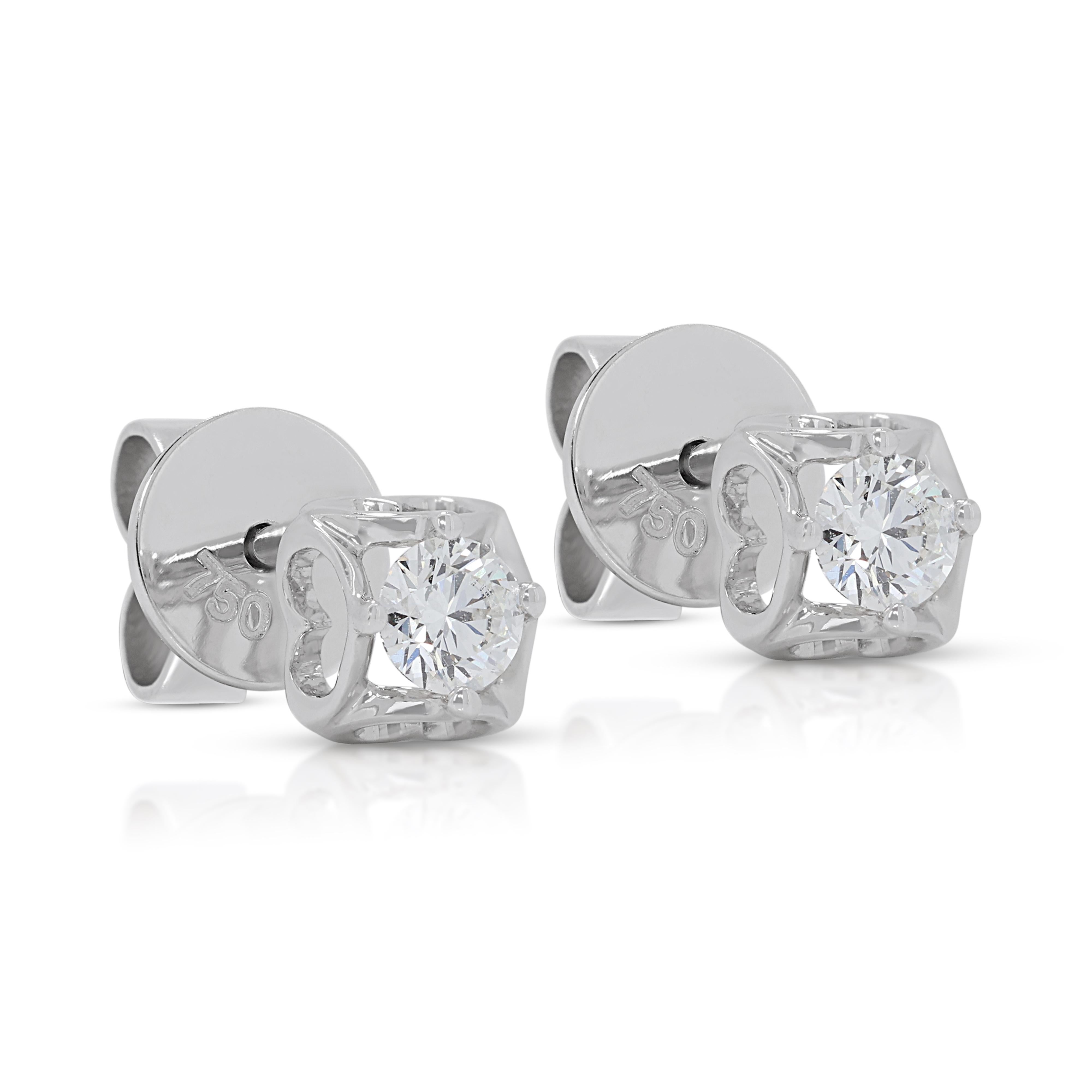 Round Cut Luxurious 0.20ct Diamond Stud Earrings in 18k White Gold For Sale
