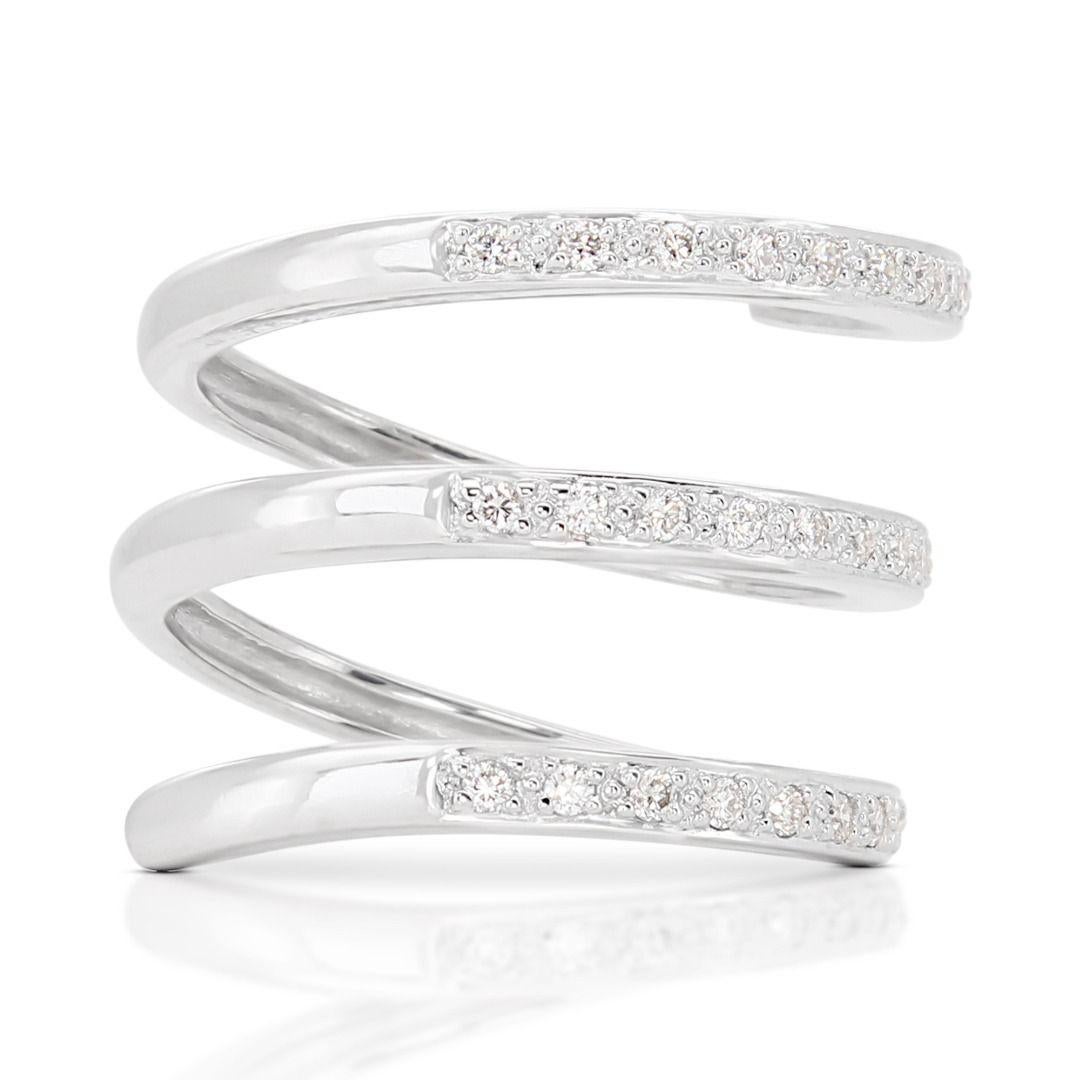 Taille ronde Luxueuse bague en or blanc 18 carats avec diamants en forme de spirale de 0,26 carat en vente