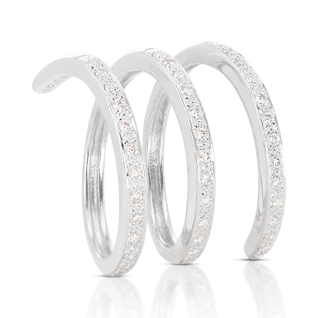 Luxueuse bague en or blanc 18 carats avec diamants en forme de spirale de 0,26 carat Pour femmes en vente