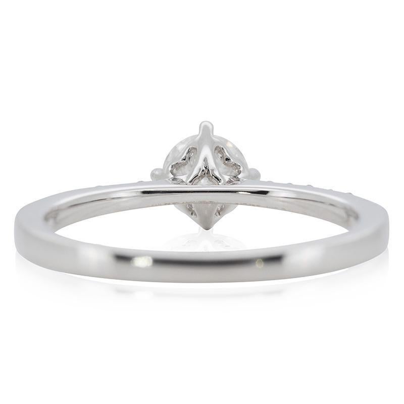 Round Cut Luxurious 0.4 ct. Round Brilliant Diamond Ring For Sale