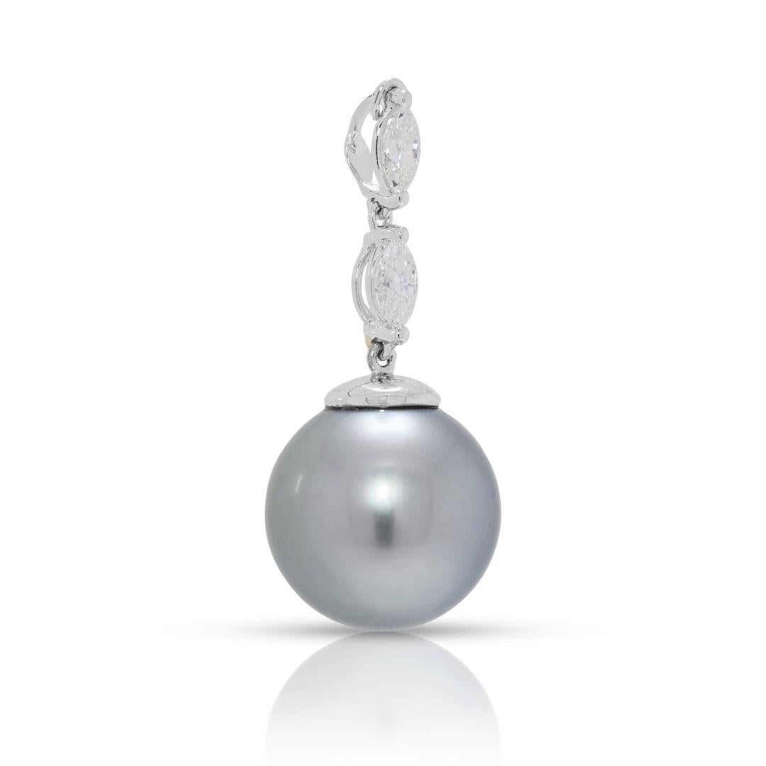 Luxurious 0.40ct Natural Diamond & South Sea Pearl 18K White Gold Pendant (Rundschliff) im Angebot