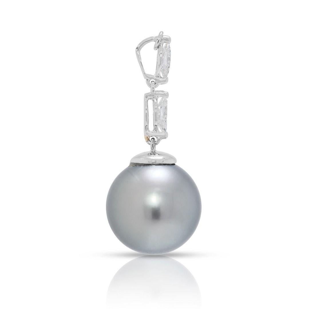 Luxurious 0.40ct Natural Diamond & South Sea Pearl 18K White Gold Pendant für Damen oder Herren im Angebot