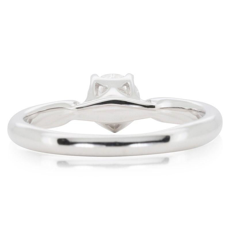 Women's Luxurious 0.42 ct. Round Brilliant Diamonds Ring For Sale