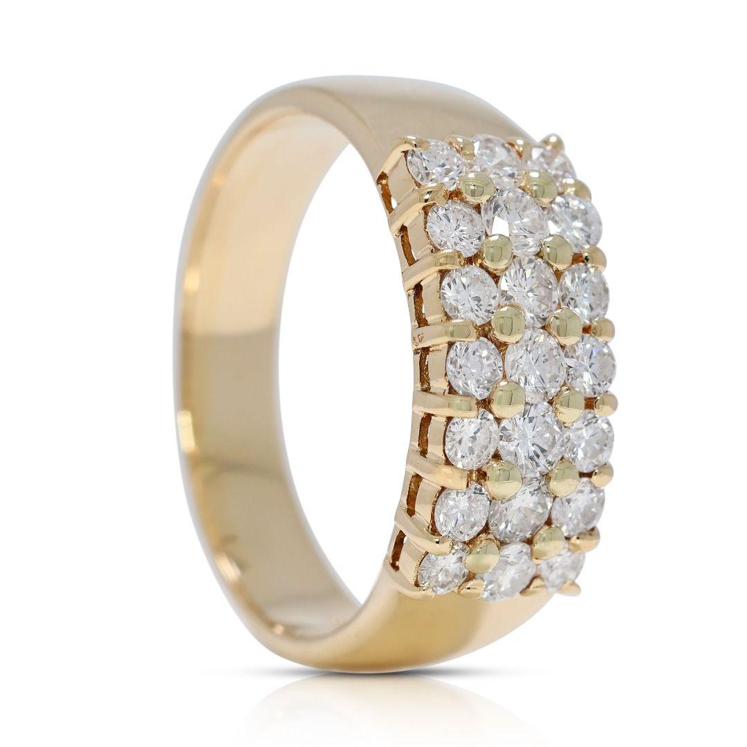 Luxueuse bague en or jaune 18 carats avec diamant naturel de 0,59 carat Excellent état - En vente à רמת גן, IL