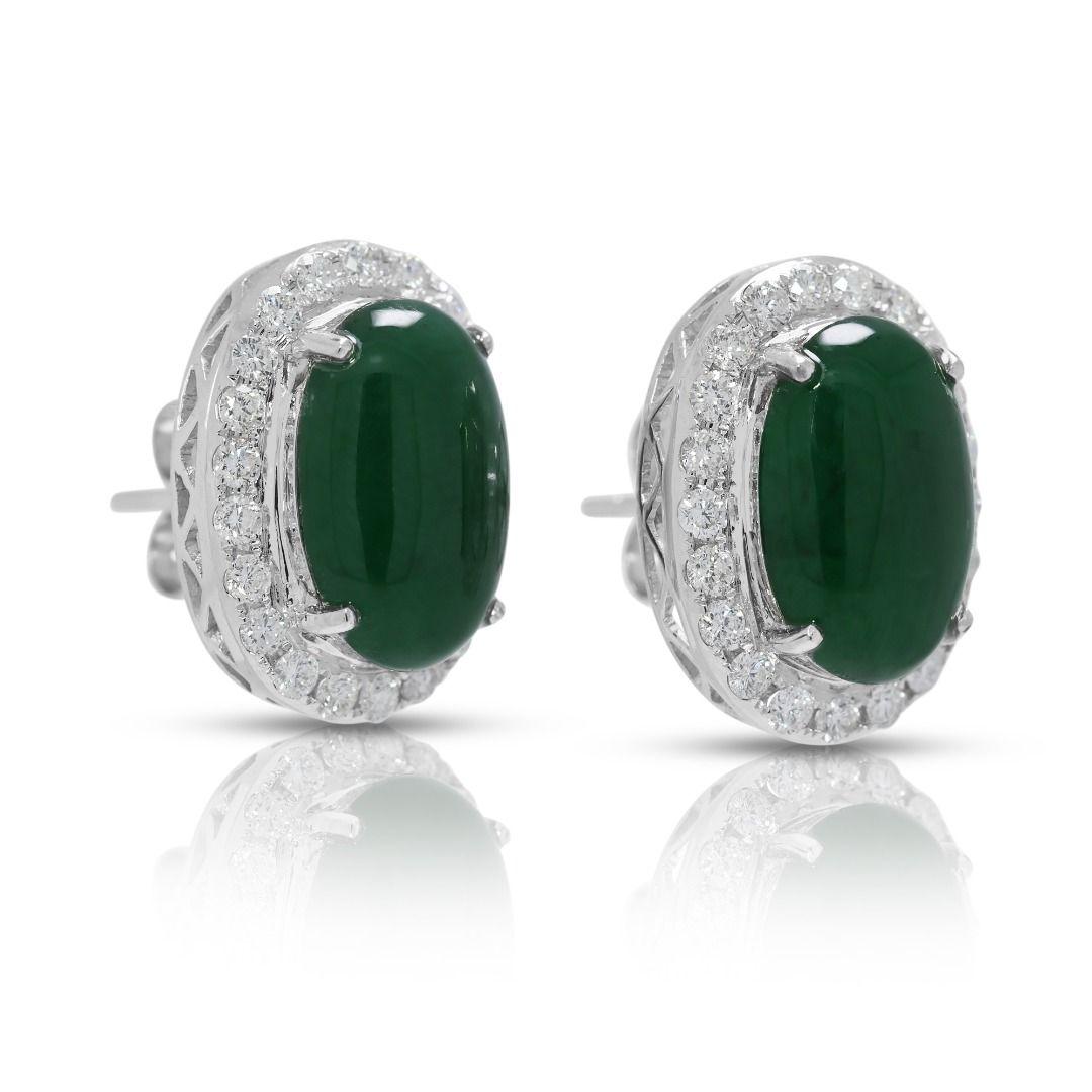 Taglio rotondo Lussuosi orecchini con diamante naturale e giada aureolata in oro bianco 18 carati da 0,63 ct. in vendita