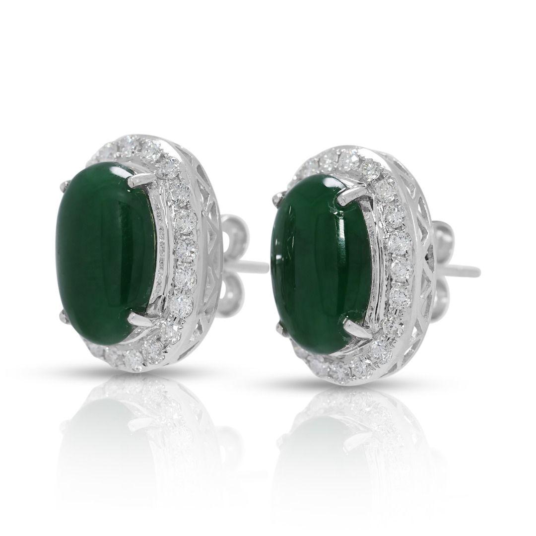 Lussuosi orecchini con diamante naturale e giada aureolata in oro bianco 18 carati da 0,63 ct. In condizioni ottime in vendita a רמת גן, IL