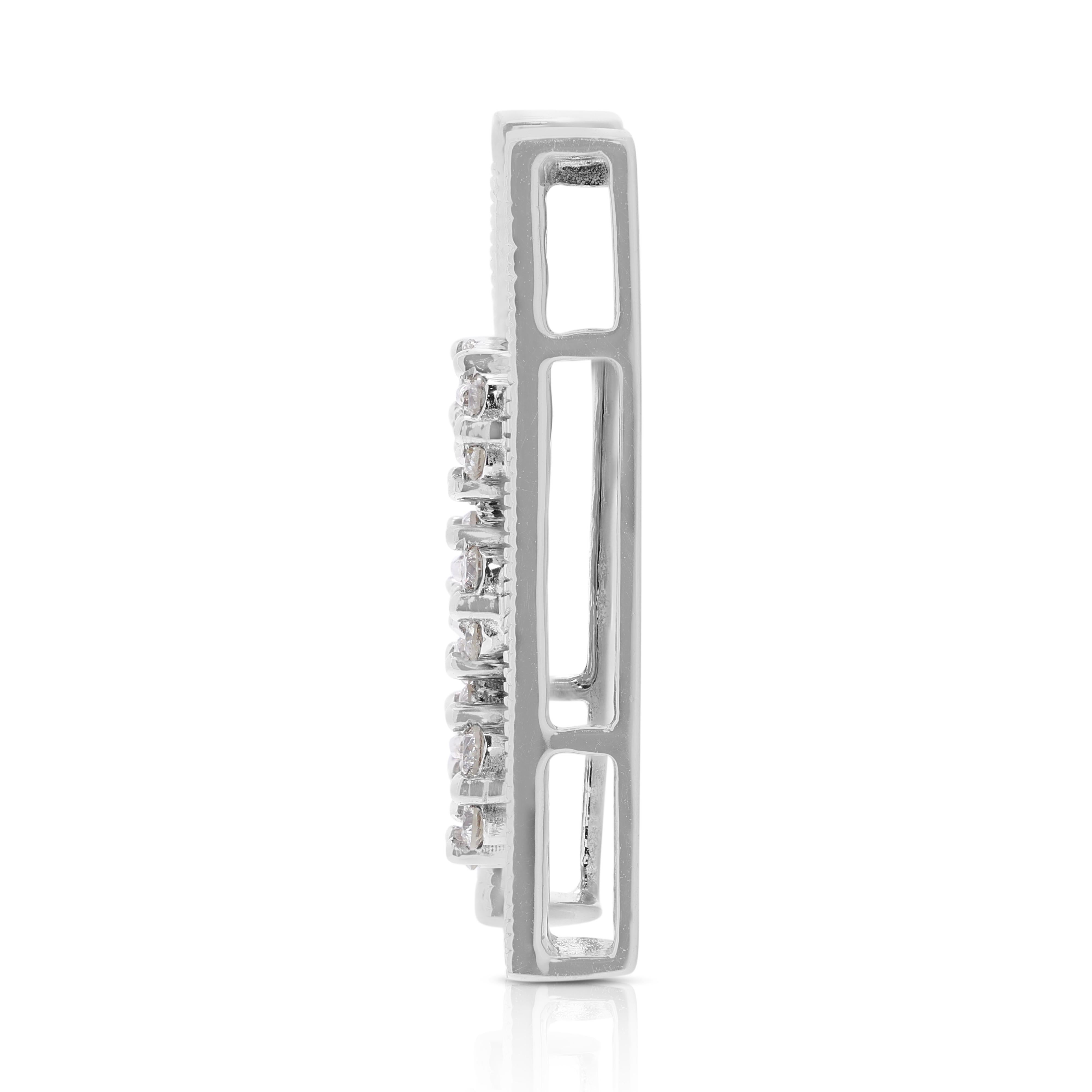 Luxueux pendentif en or blanc 18 carats avec diamant naturel de 0,67 carat Pour femmes en vente