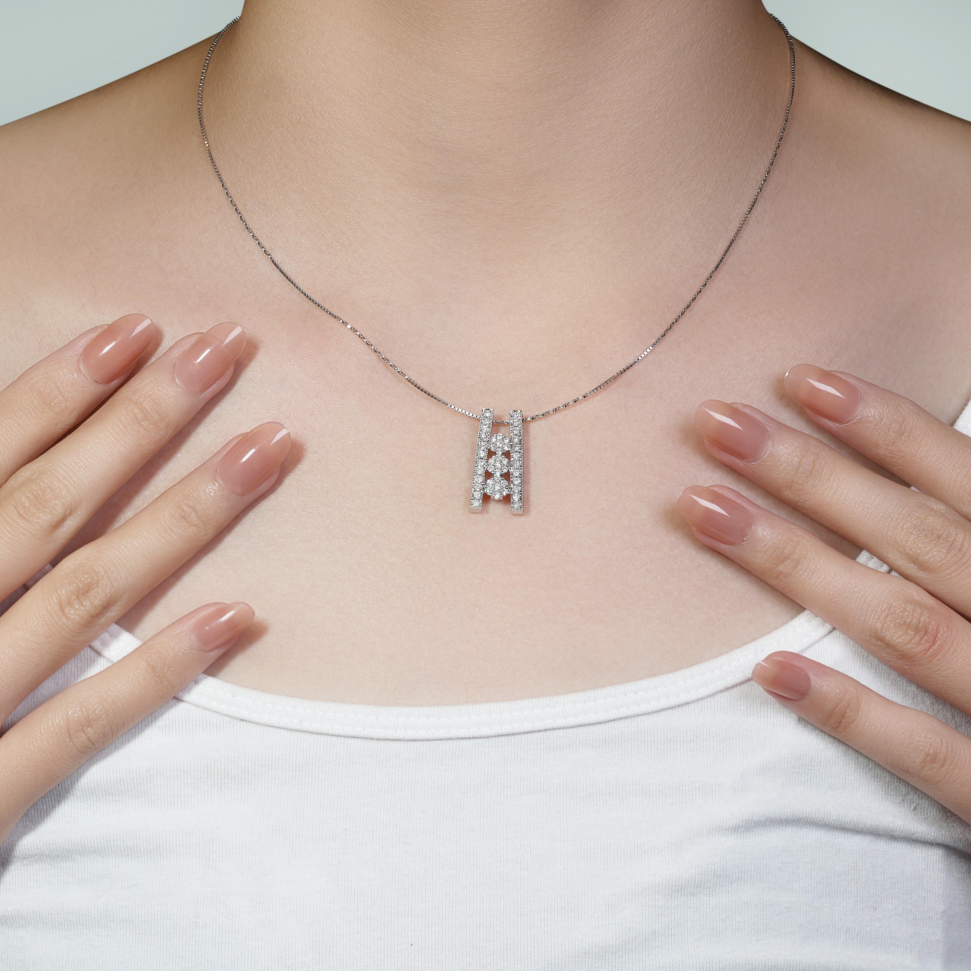 Luxueux pendentif en or blanc 18 carats avec diamant naturel de 0,67 carat en vente 2