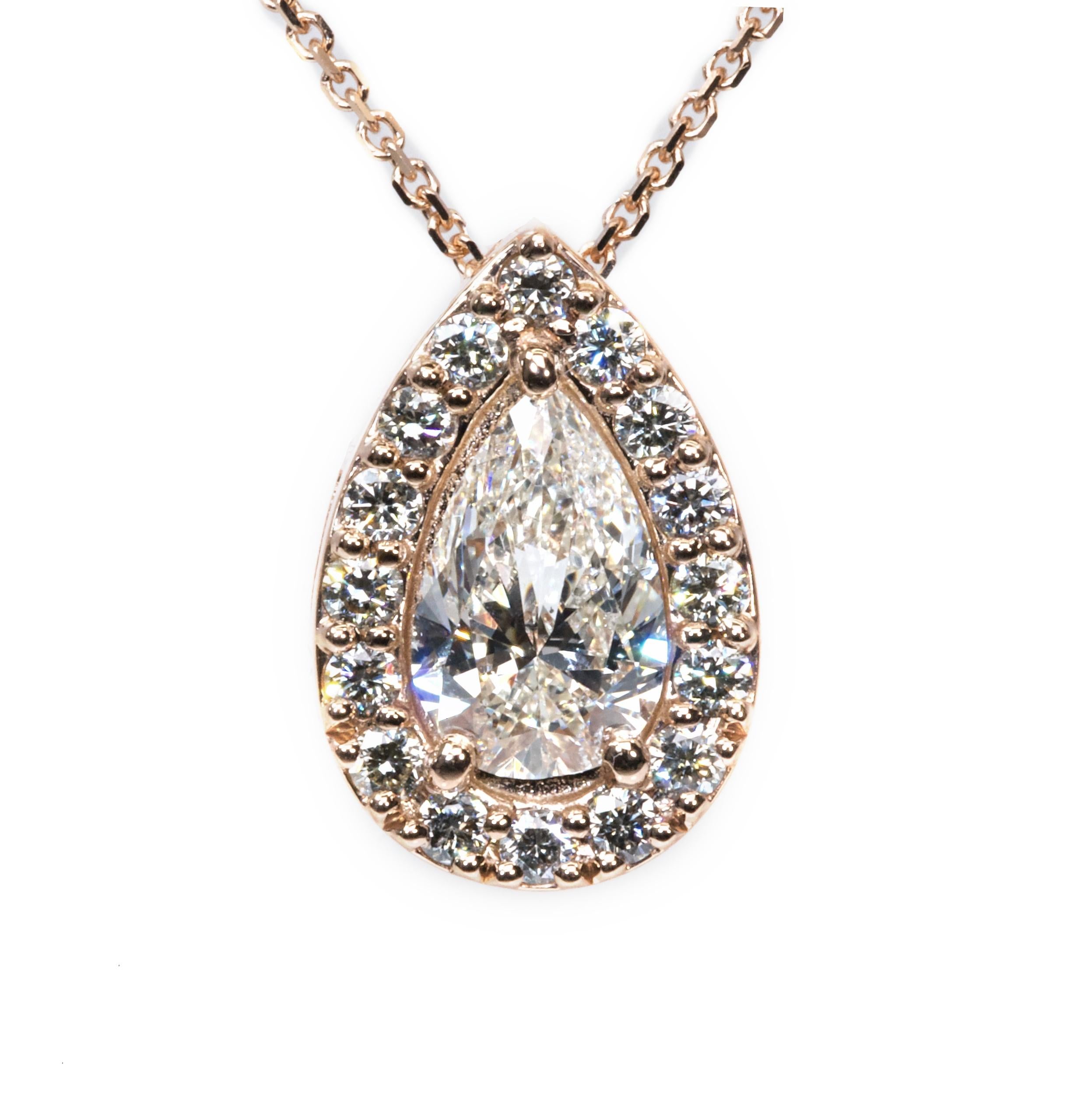 Luxurious 0.80 ct Natural Pear Shape Halo Diamond Pendant with Chain - IGI Cert In New Condition In רמת גן, IL