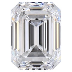 Luxurious 1 carat Emerald Cut Brilliant Diamond