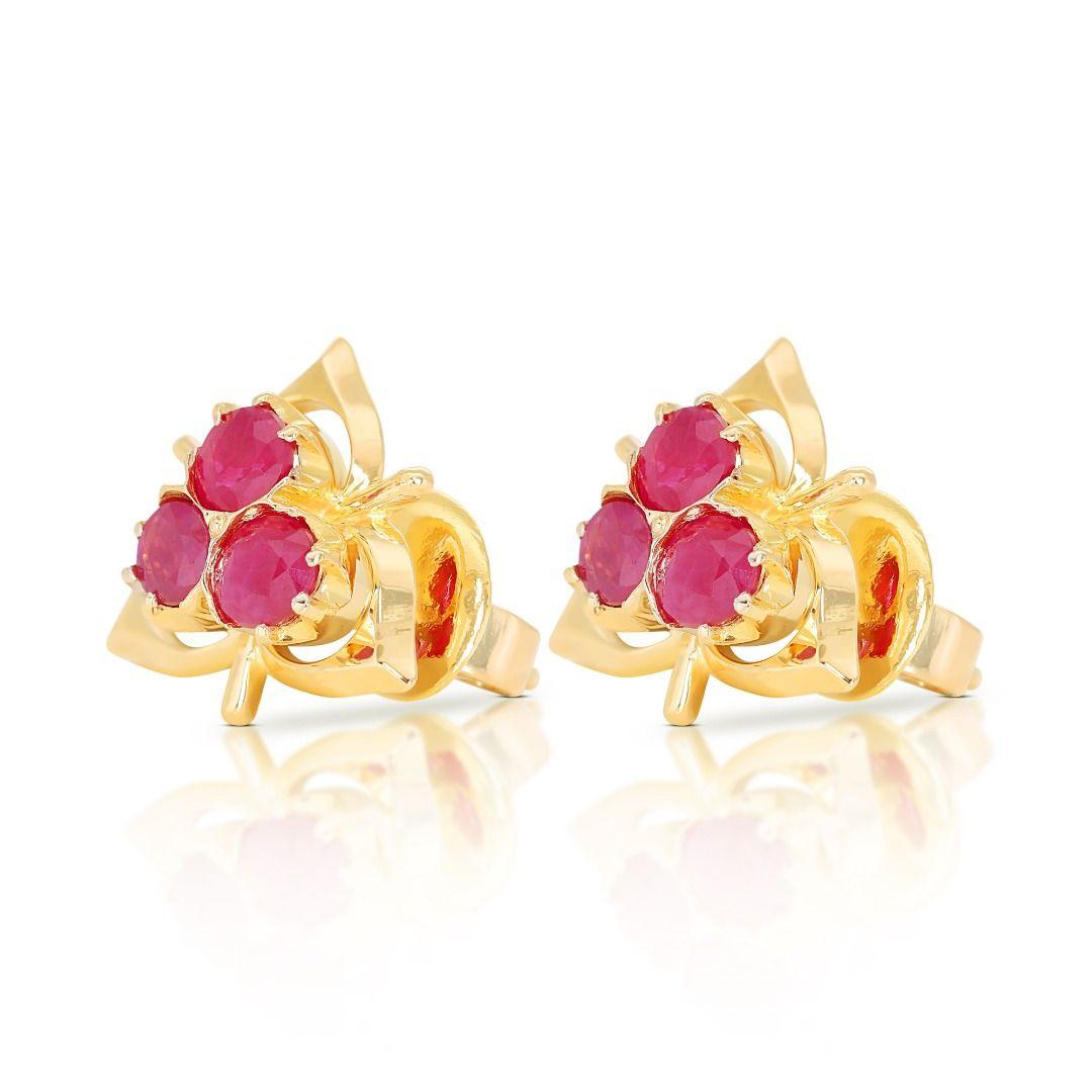 Luxurious 1.00ct Ruby Earrings in 14k Yellow Gold In New Condition For Sale In רמת גן, IL