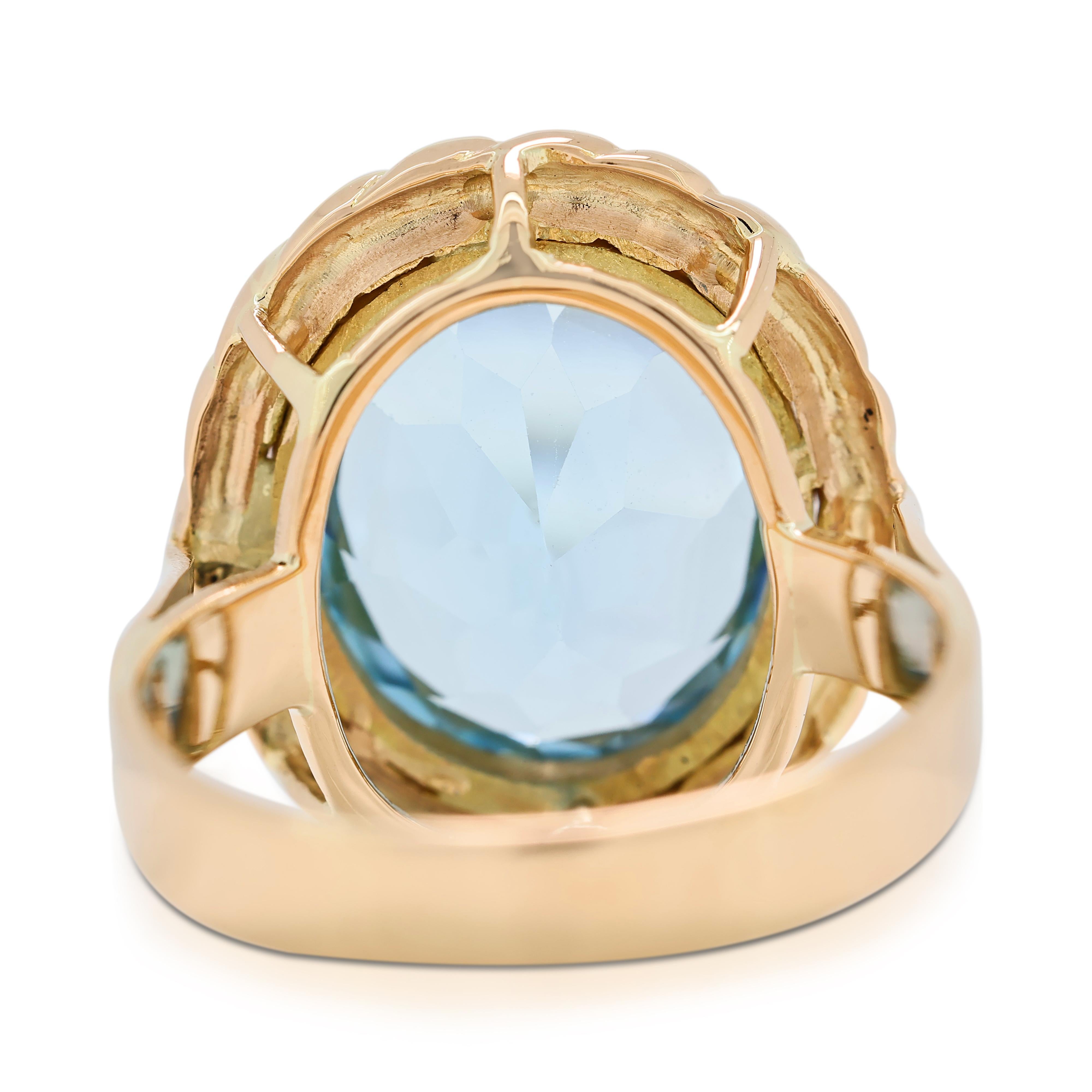 Luxueuse bague dôme en or jaune 18 carats avec topaze bleue de 10,2 carats Pour femmes en vente