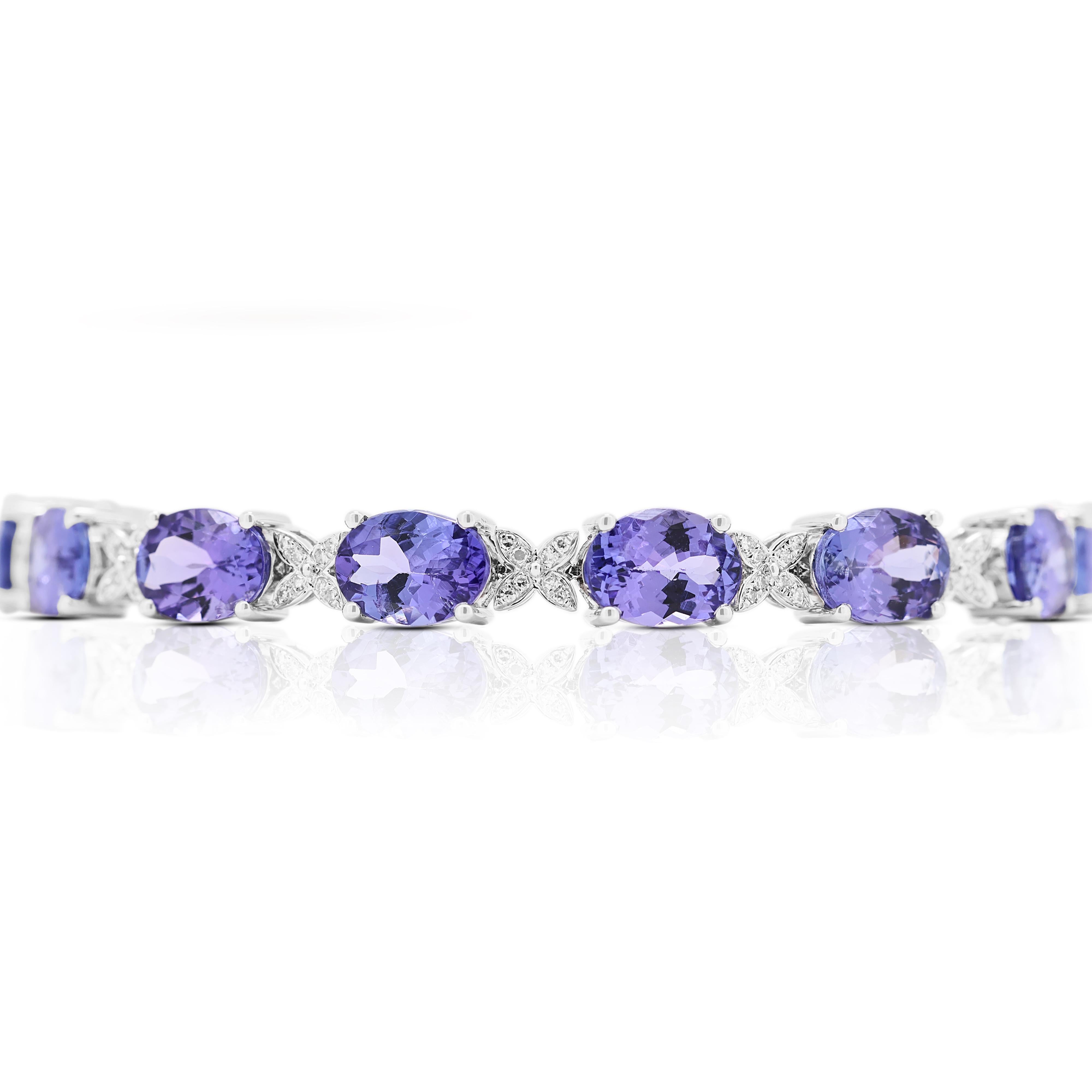 Oval Cut Luxurious 10.92ct Tanzanite and Diamond Bracelet in 18K White Gold