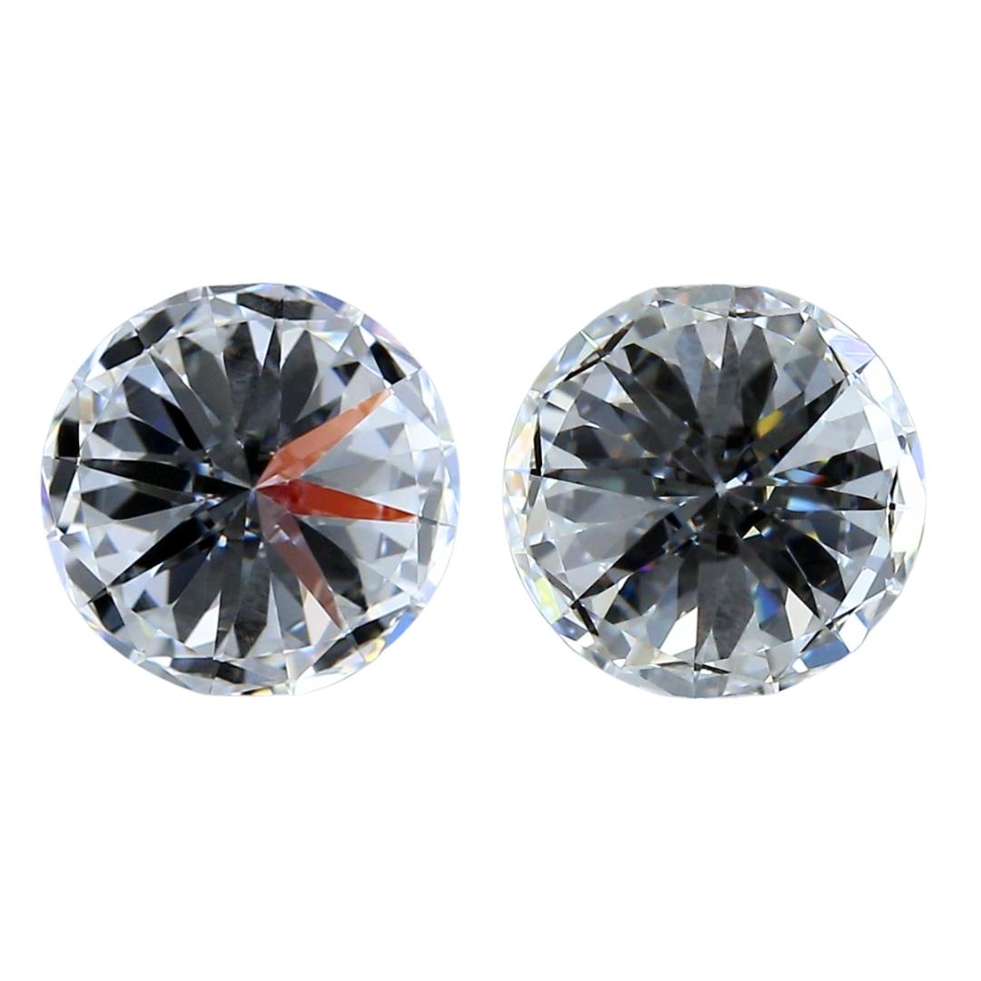 Luxueuse paire de diamants ronds de 1,22ct Naturels - Certifiés IGI en vente 2