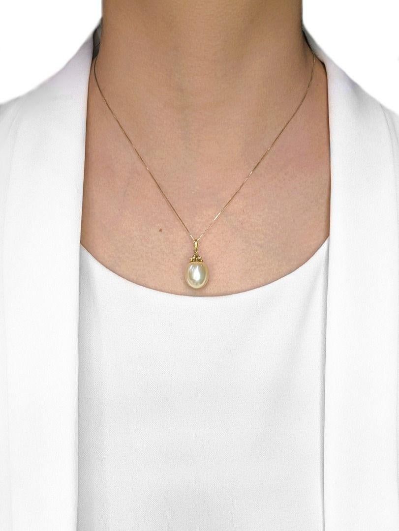 An exquisite embodiment of sophistication, this 18K yellow gold pendant showcases a stunning 12.73mm South Sea pearl, radiating a warm golden hue that symbolizes elegance and prestige. Accentuating its beauty are six natural diamonds, totaling 0.1