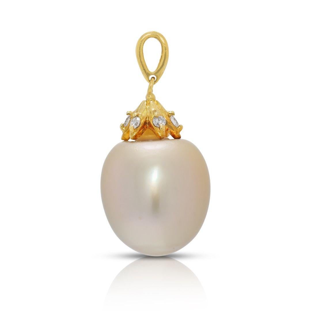 Luxurious 12.73mm South Sea Pearl & Natural Diamond Pendant in 18K Yellow Gold en venta 1