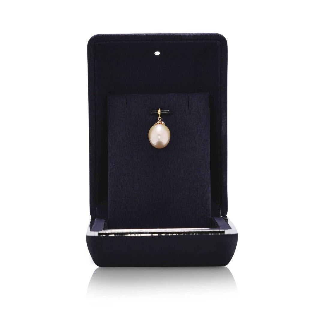 Luxurious 12.73mm South Sea Pearl & Natural Diamond Pendant in 18K Yellow Gold en venta 2
