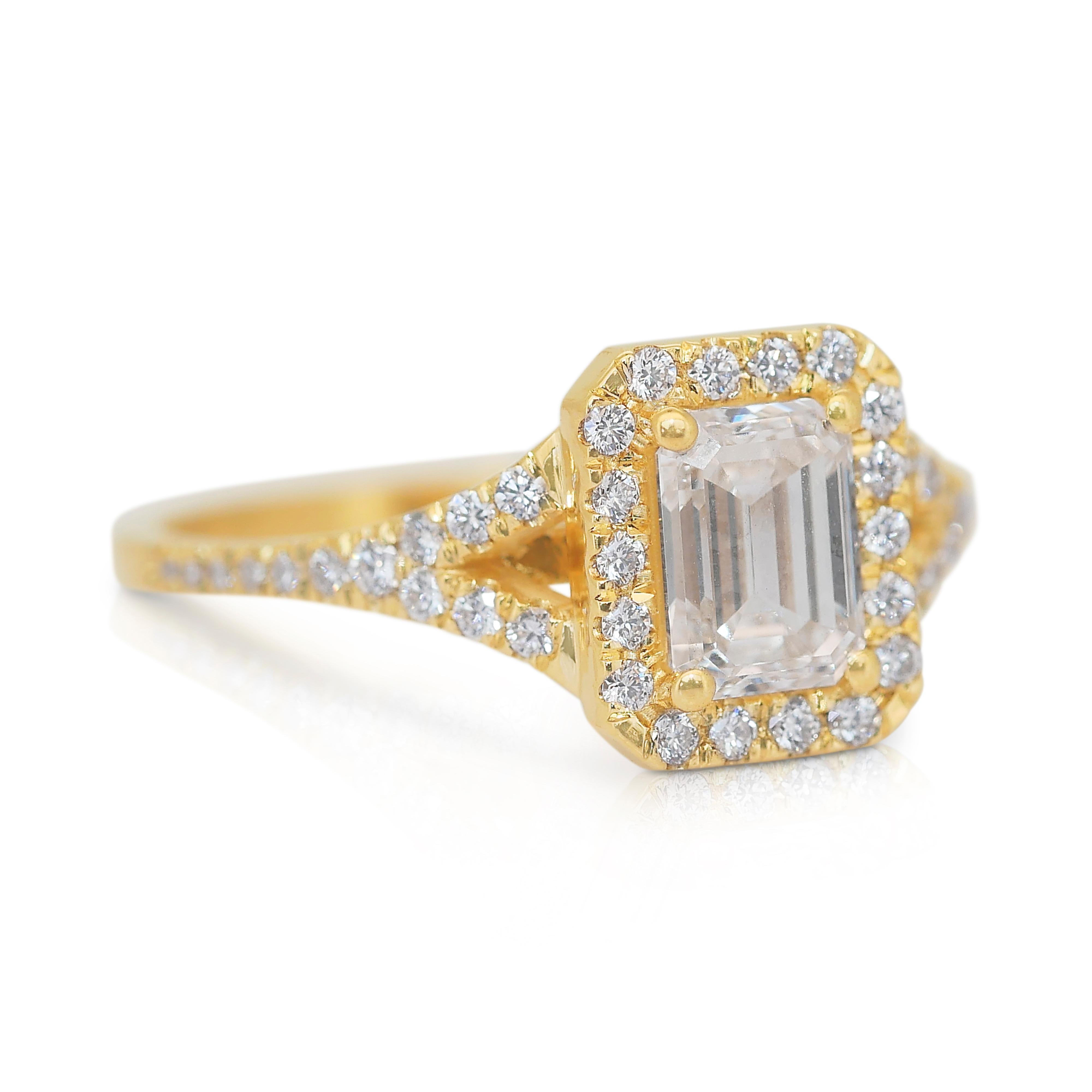 Luxurious 1.32ct Diamonds Halo Ring in 18k Yellow Gold - IGI Certified

A masterpiece of timeless elegance, this 18k yellow gold diamond halo ring features a dazzling 1.00ct emerald-cut diamond as the centerpiece. Accentuating its beauty are 44