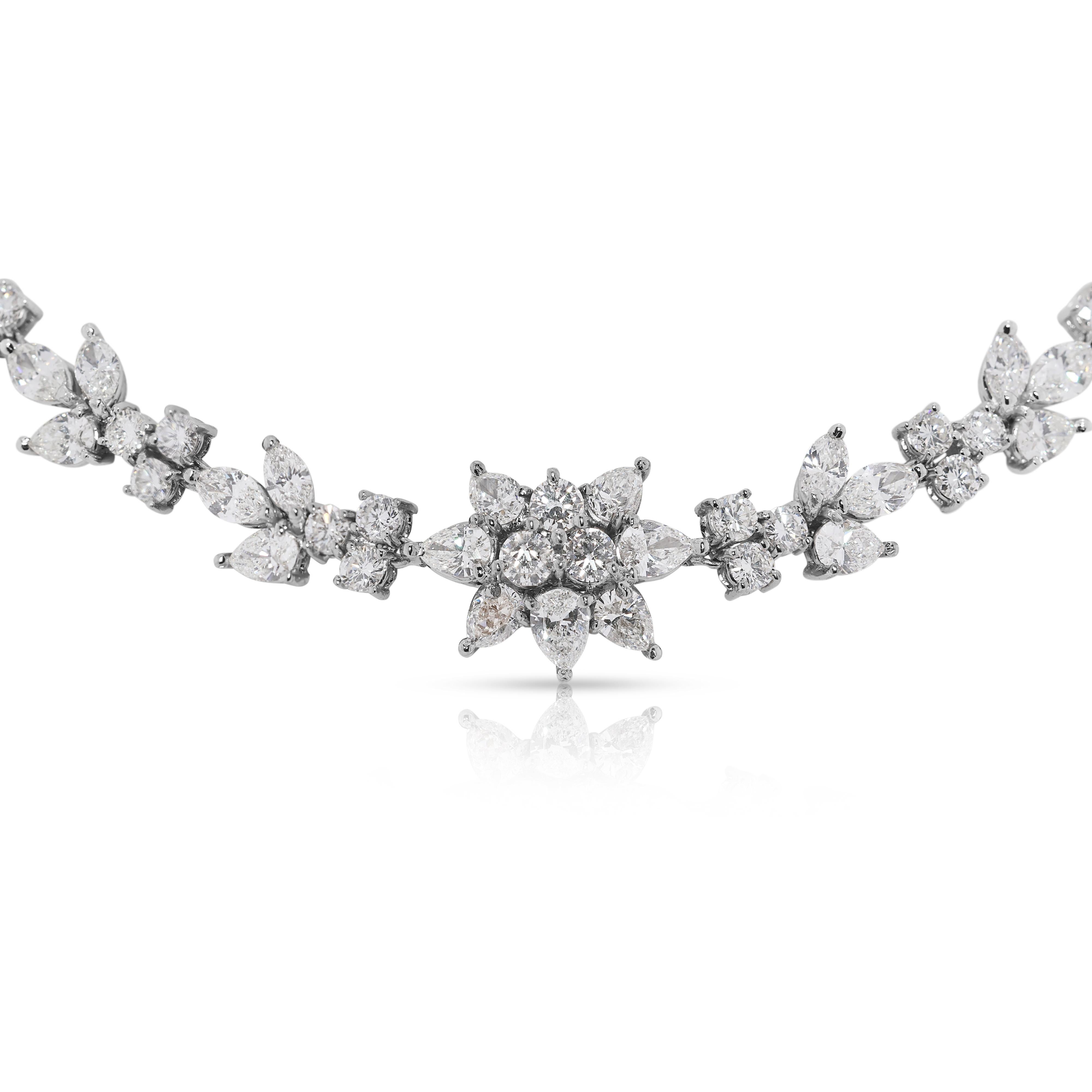 Luxueux collier en or blanc 18 carats orné de 13,52 ct de diamants naturels Excellent état - En vente à ר�מת גן, IL