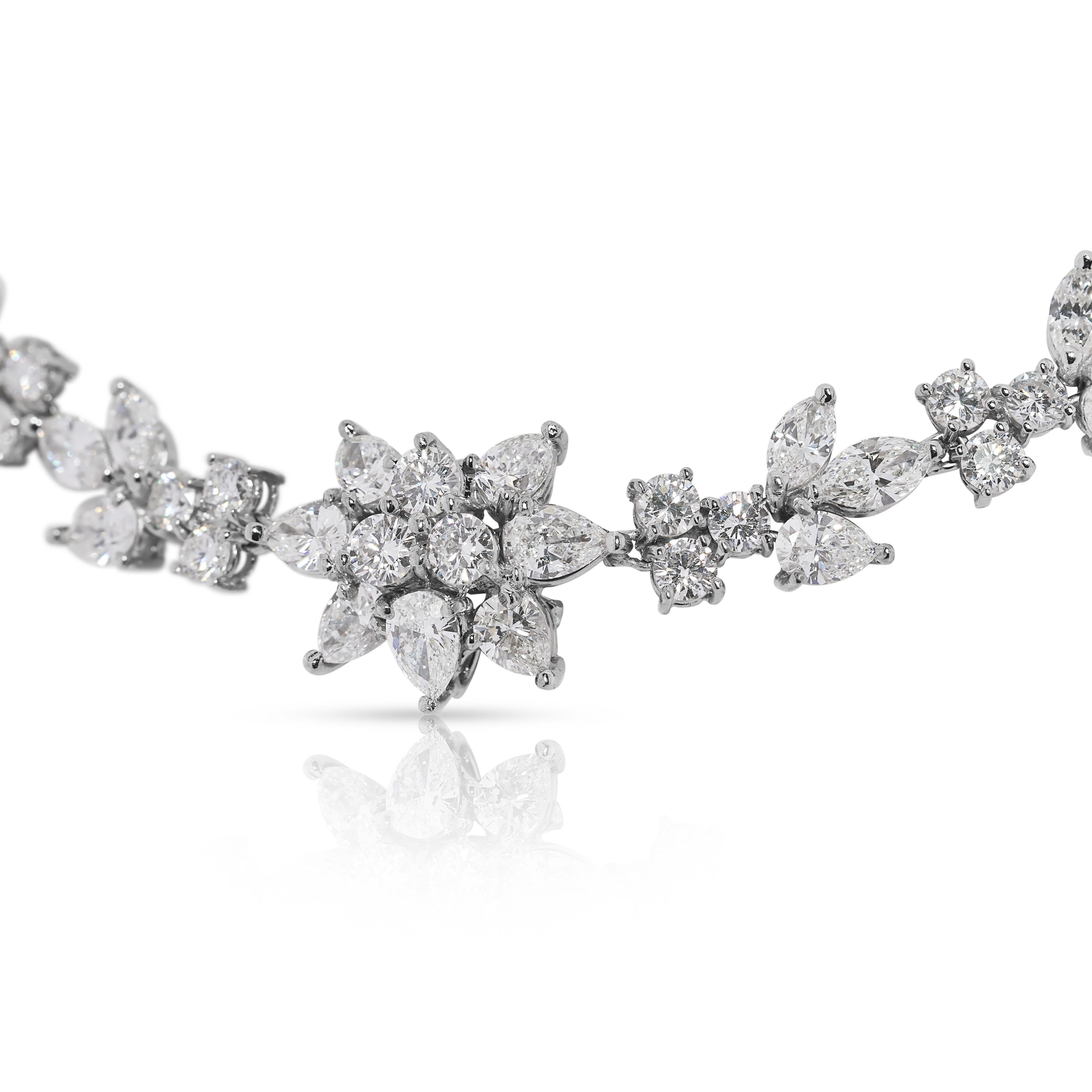 Luxueux collier en or blanc 18 carats orné de 13,52 ct de diamants naturels Pour femmes en vente
