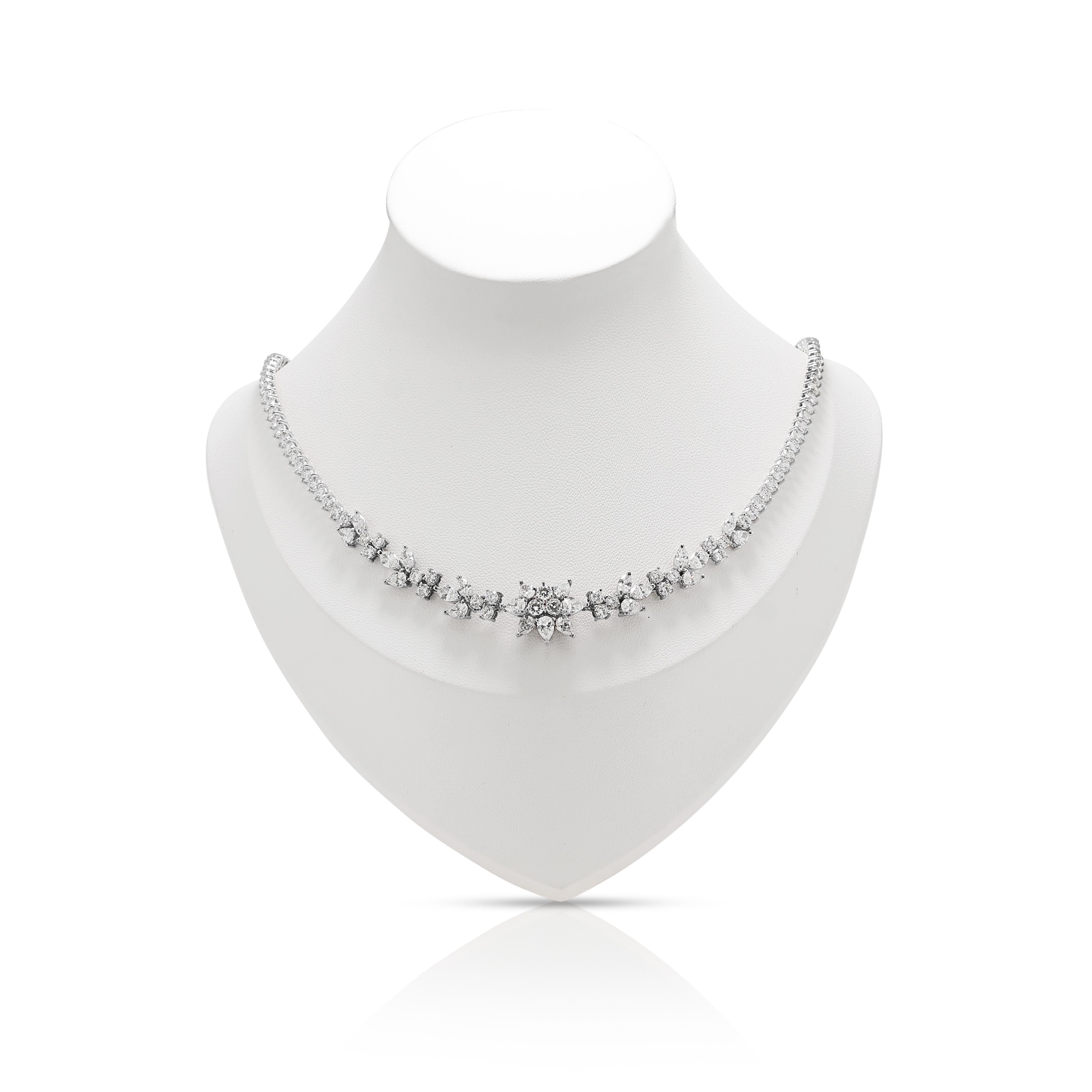 Luxueux collier en or blanc 18 carats orné de 13,52 ct de diamants naturels en vente 3