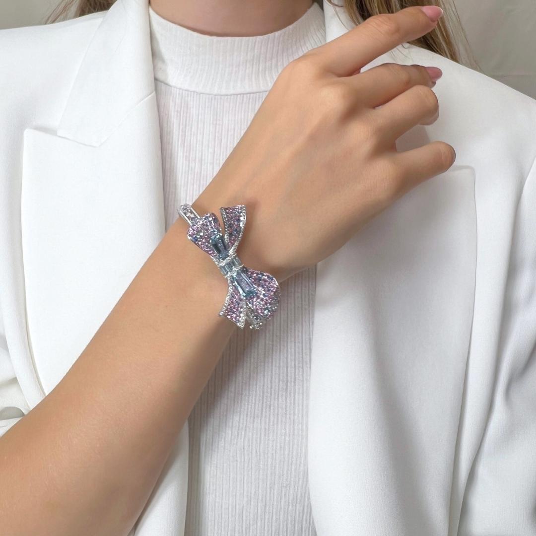 Bracelet jonc luxueux en or blanc 14 carats avec diamants et pierres précieuses 14,71 carats en vente 12