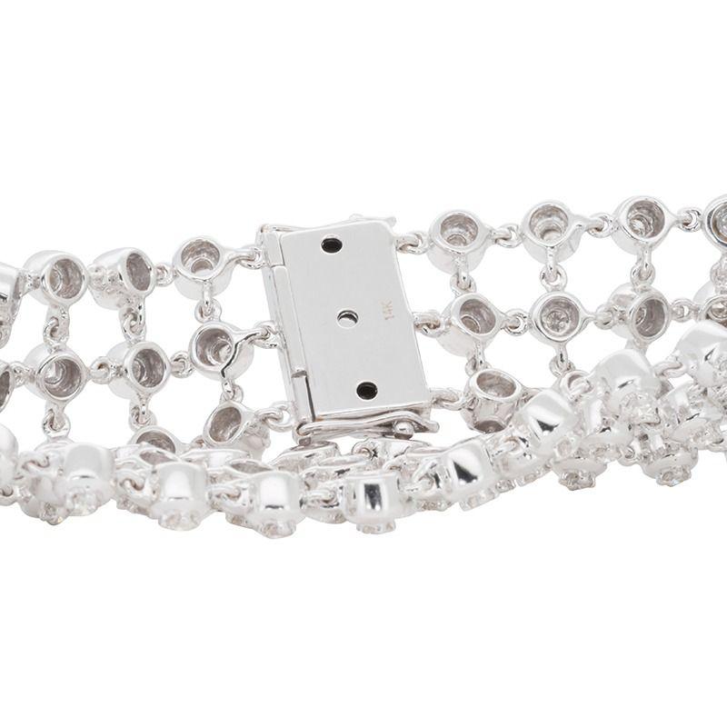 Women's Luxurious 14k White Gold Bracelet with 2.43 Ct Natural Diamonds For Sale