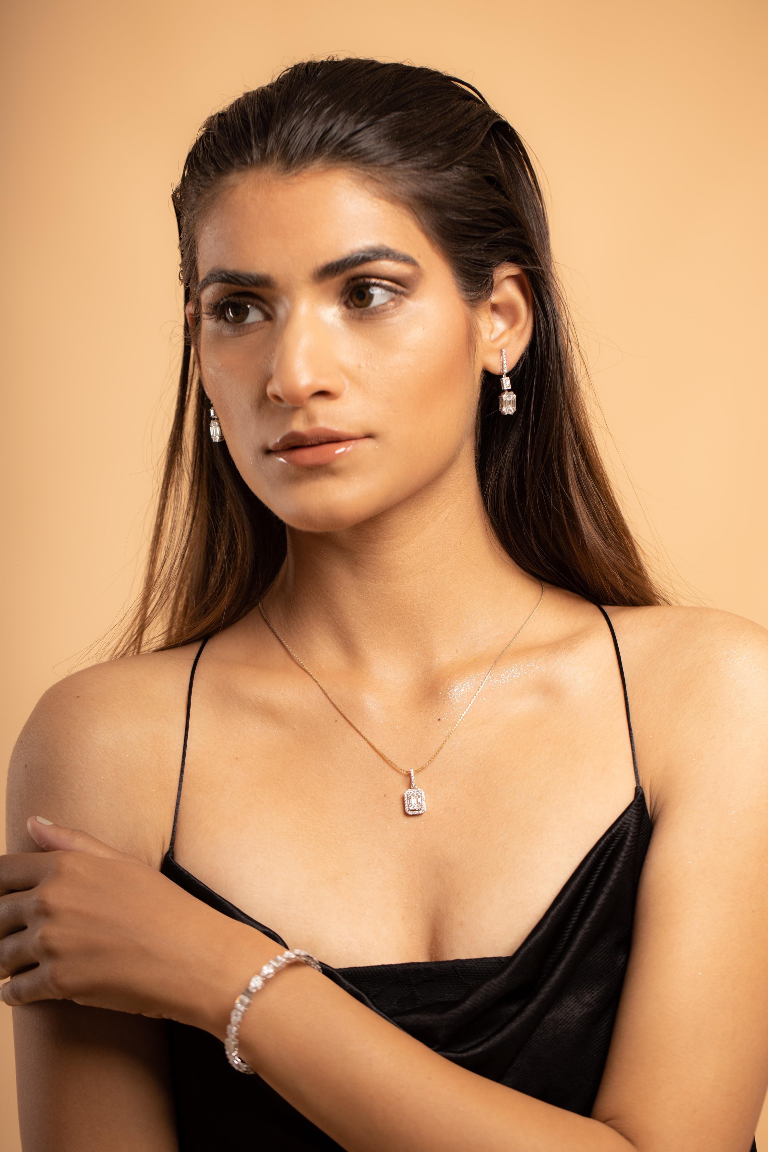 Artisan Pendentif de mariage luxueux en or blanc 14 carats avec diamants en vente