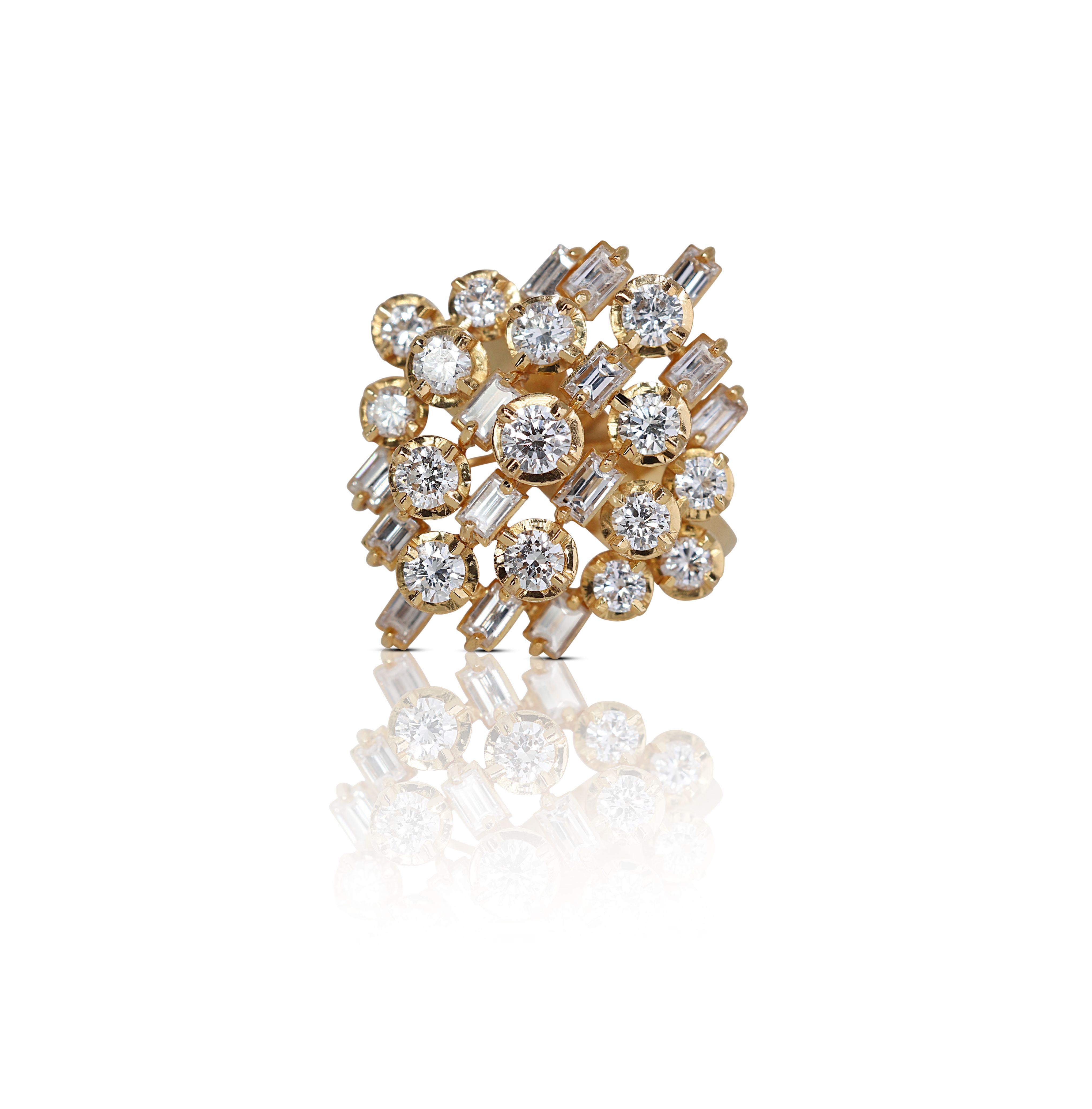 Luxuriöser Kronleuchter-Ring aus 14 Karat Gelbgold (Rundschliff) im Angebot