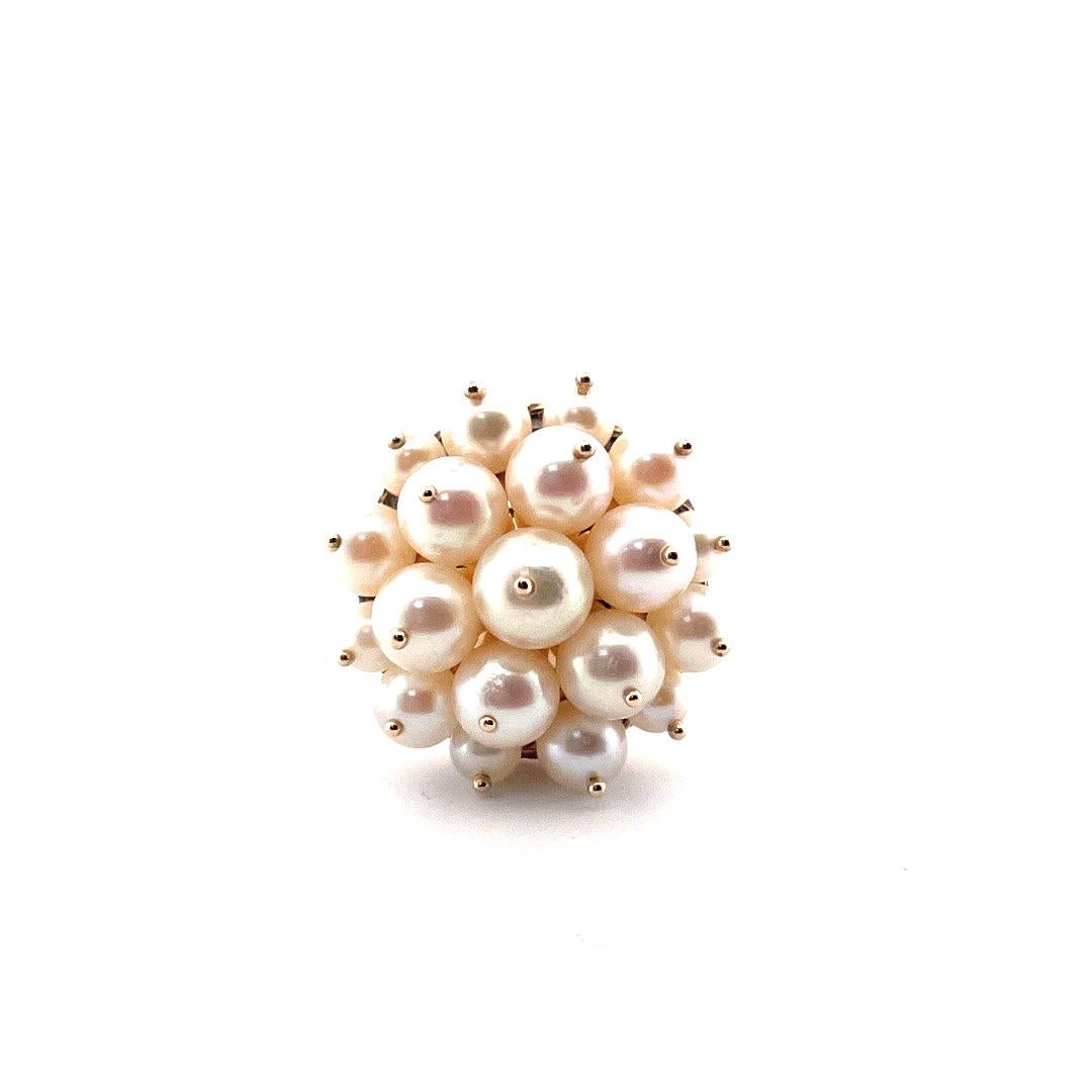 Make a statement with this exquisite 14K yellow gold cultured pearl cluster cocktail ring. The ring showcases a stunning arrangement of 19 lustrous pearls, expertly set in a cluster formation. The cluster includes 7 large pearls, 6 medium pearls,